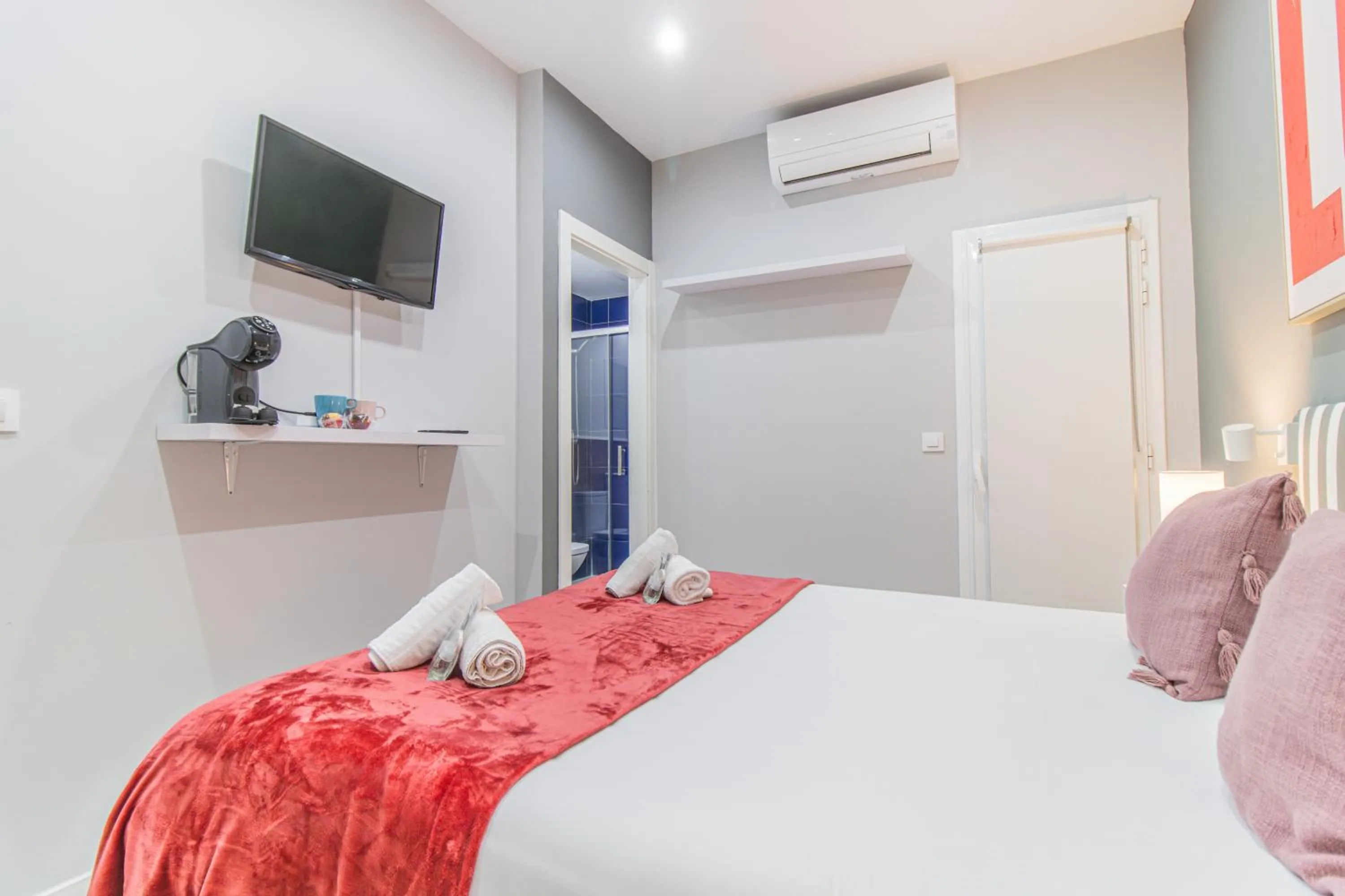 Bed in Fira Rooms Barcelona Hospitalet