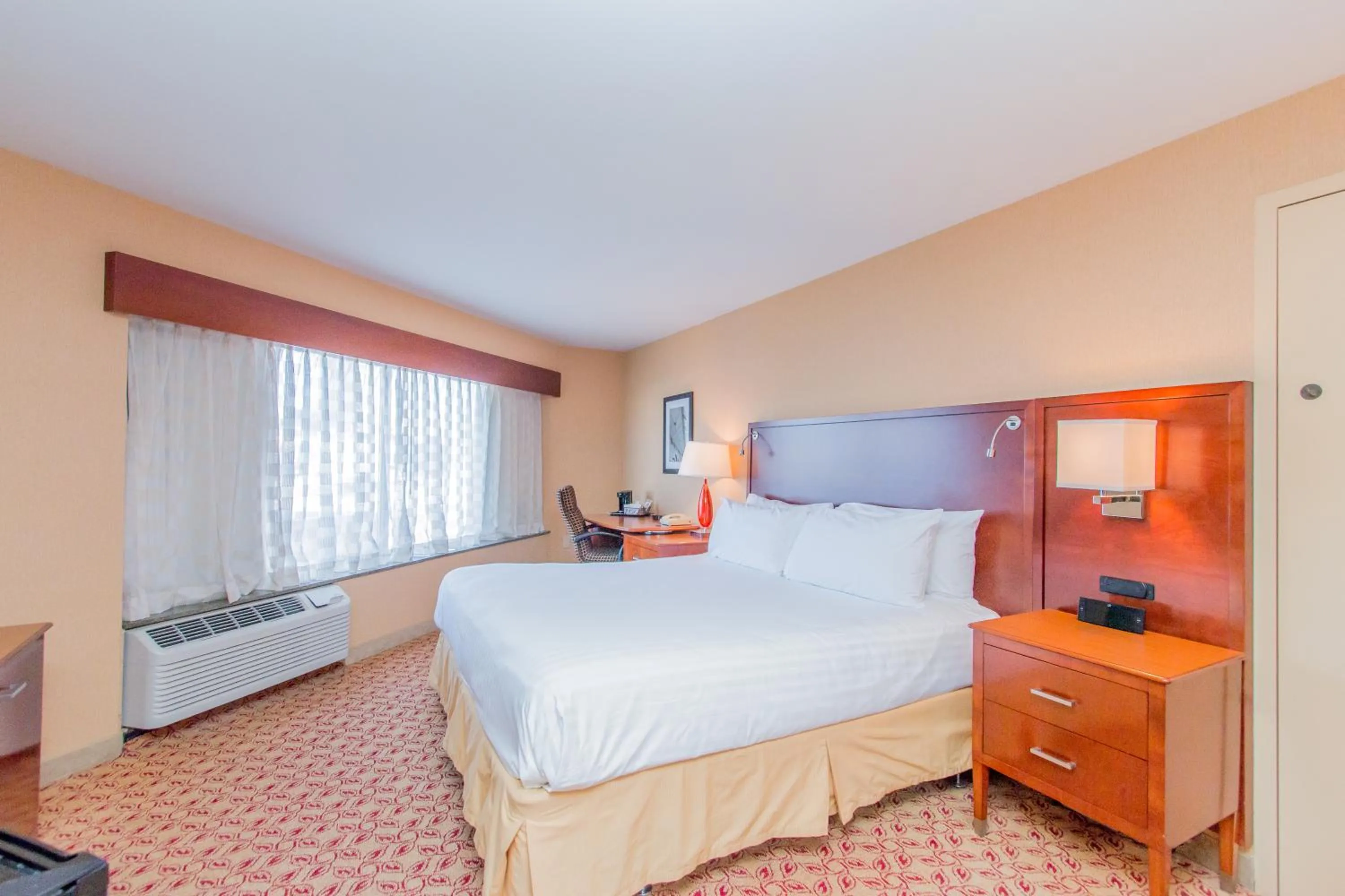 Bedroom, Bed in Doubletree By Hilton Battle Creek