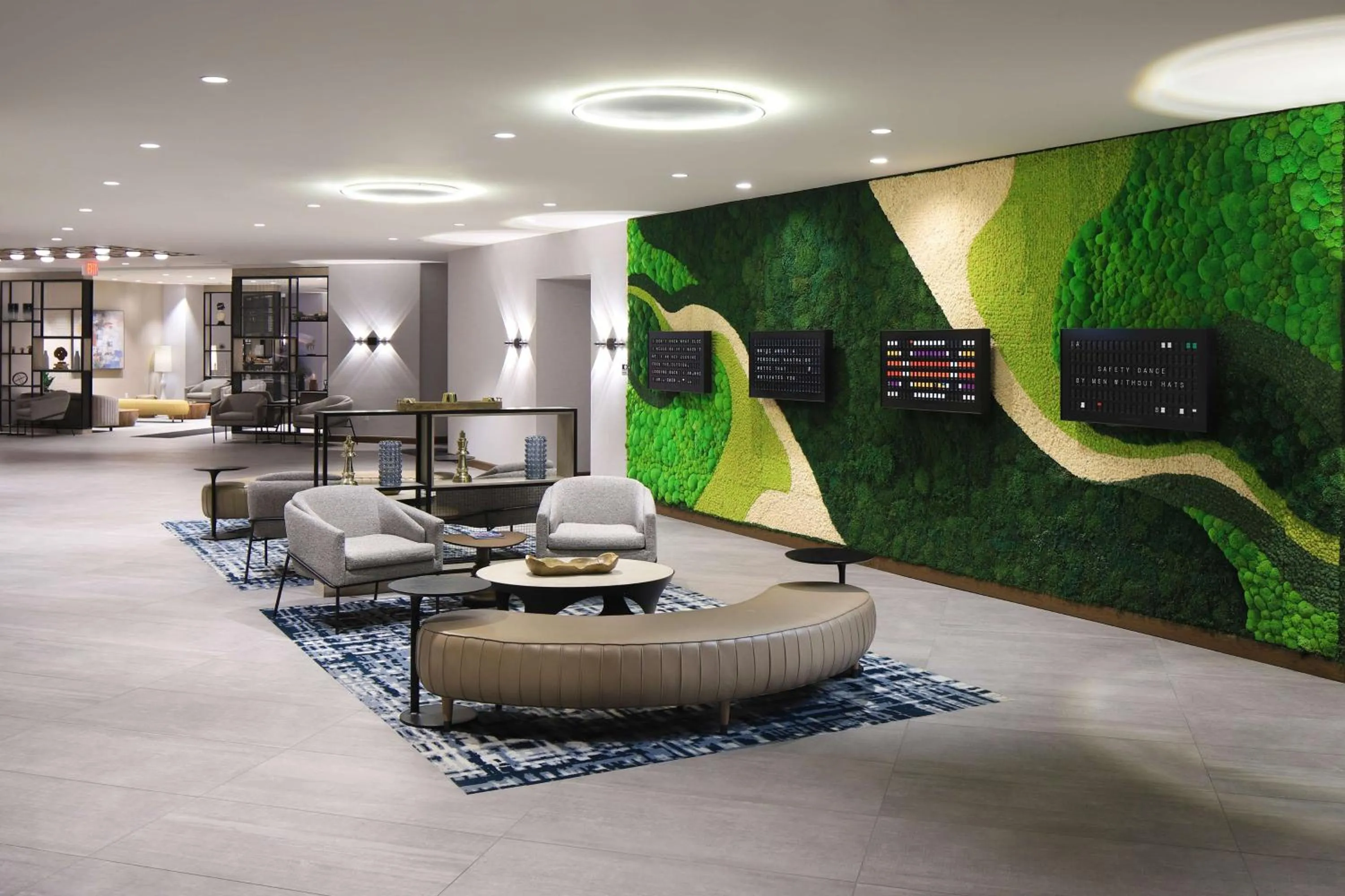 Lobby or reception in Doubletree By Hilton Battle Creek