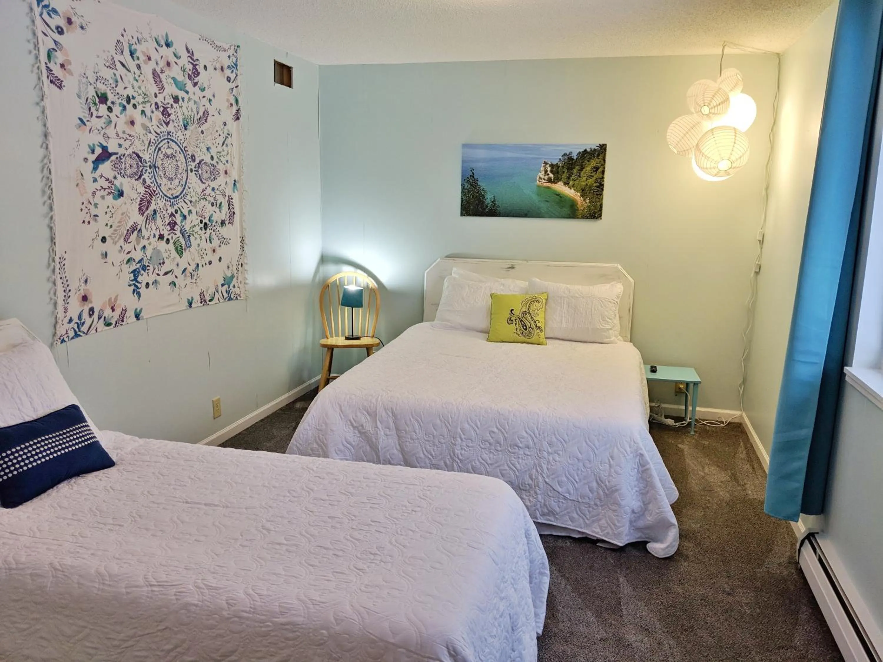 Bed in Hop & Vine Inn