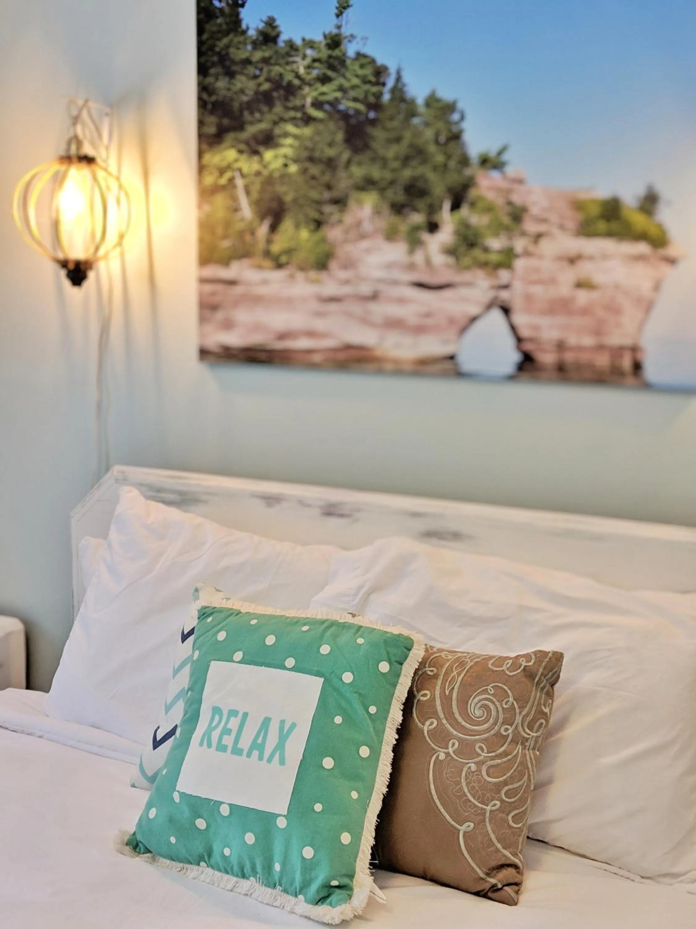 Bed in Hop & Vine Inn