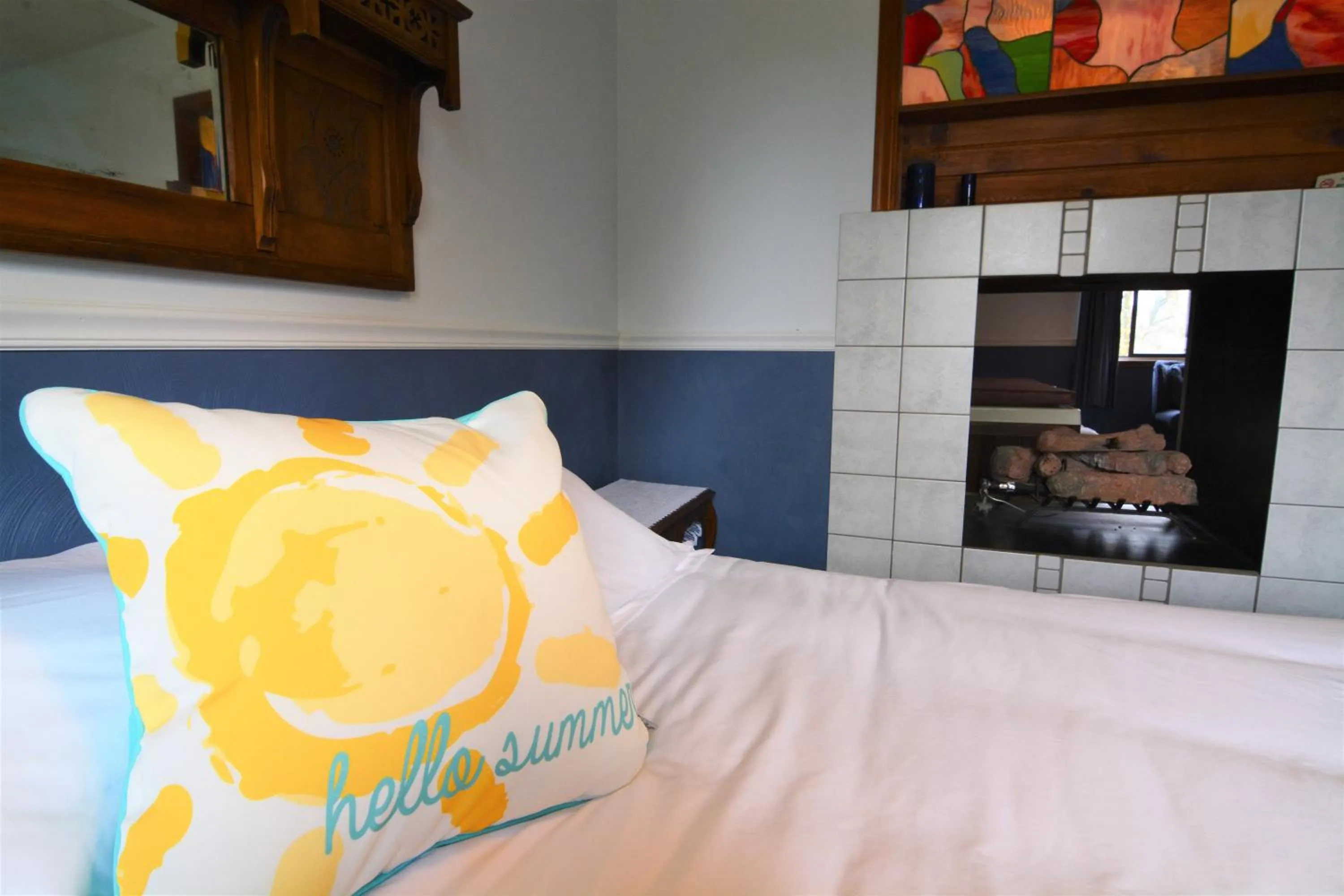 Bed in Hop & Vine Inn