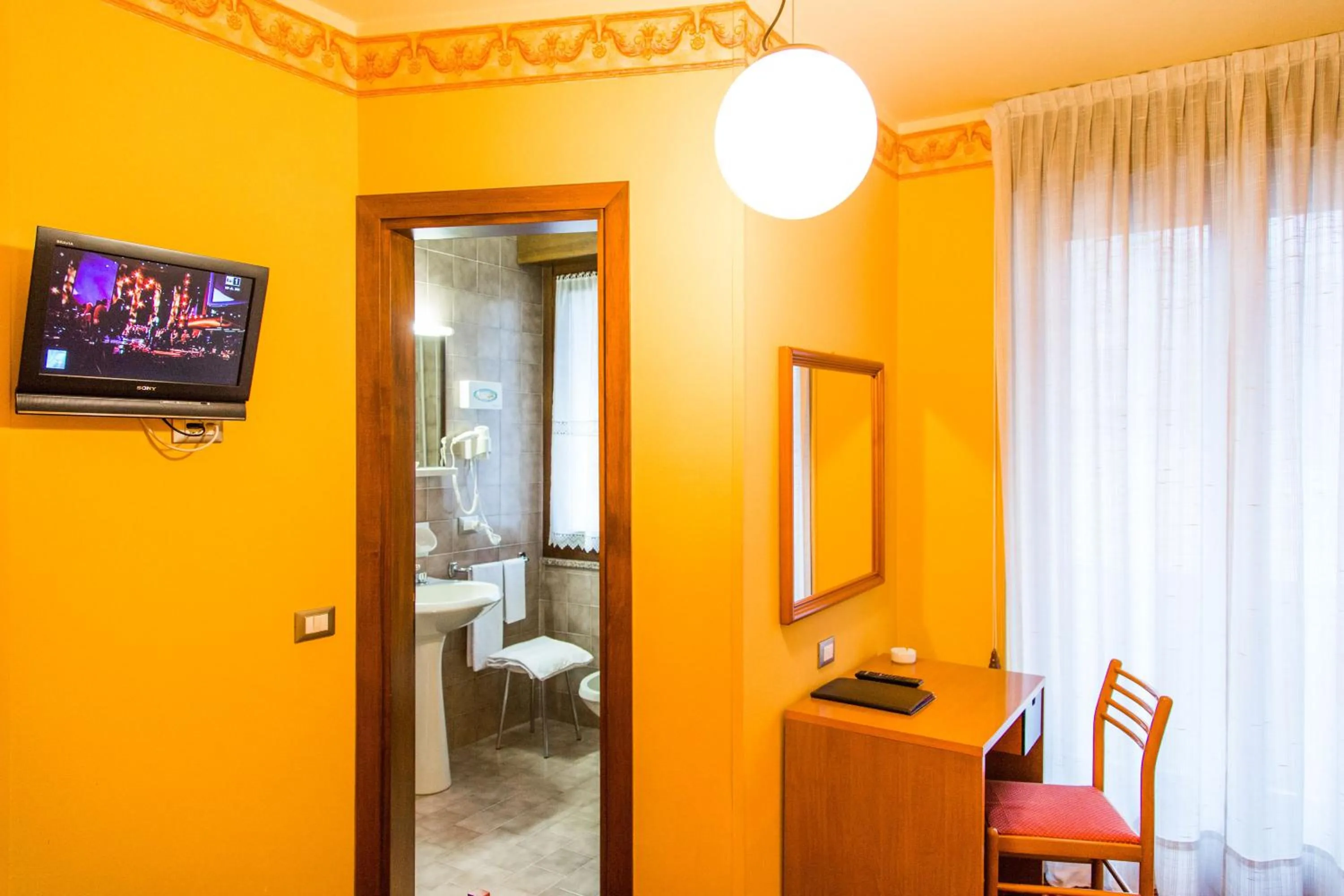 Photo of the whole room in Hotel Diana