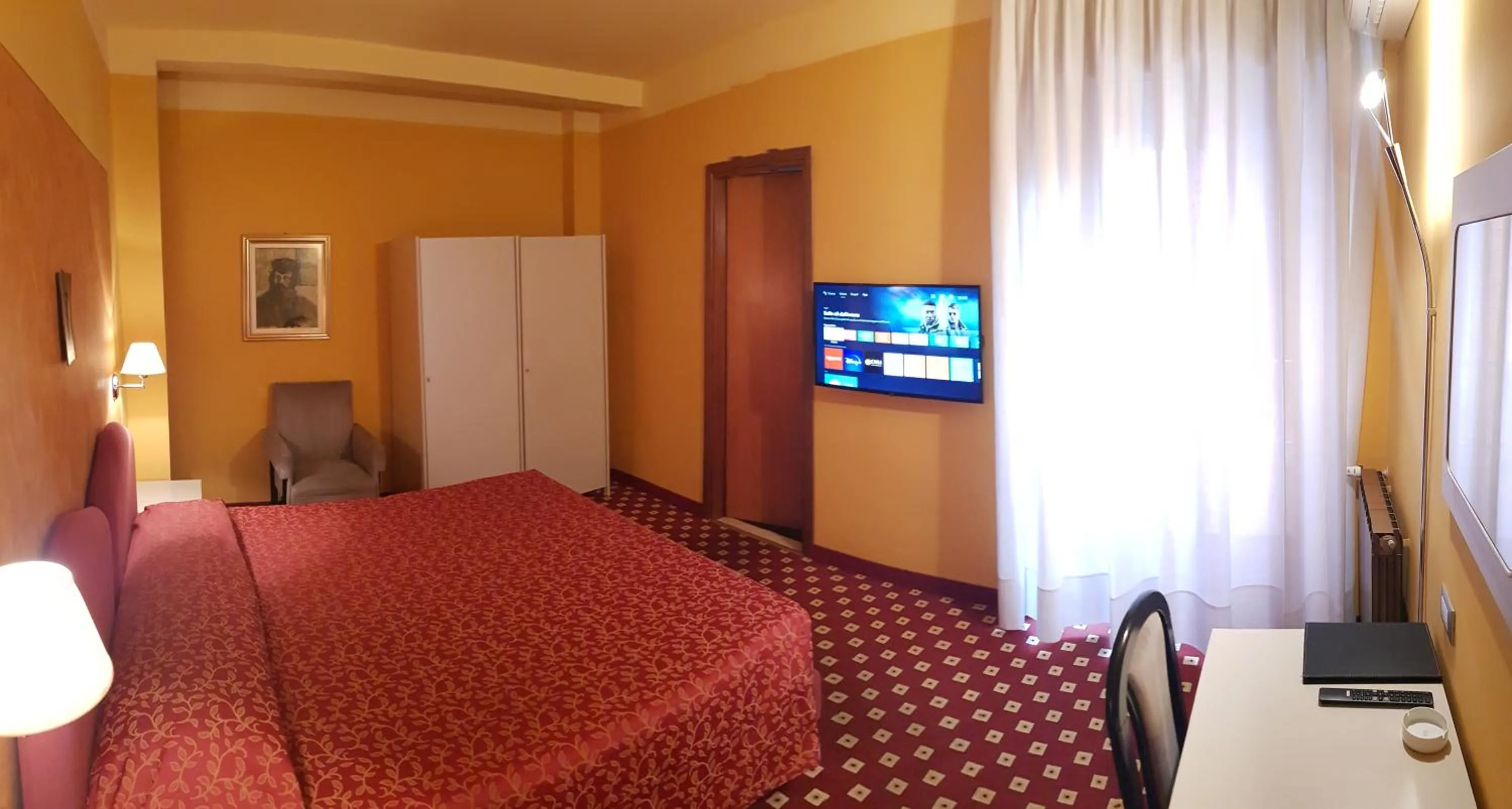 Bedroom, Bed in Hotel Diana