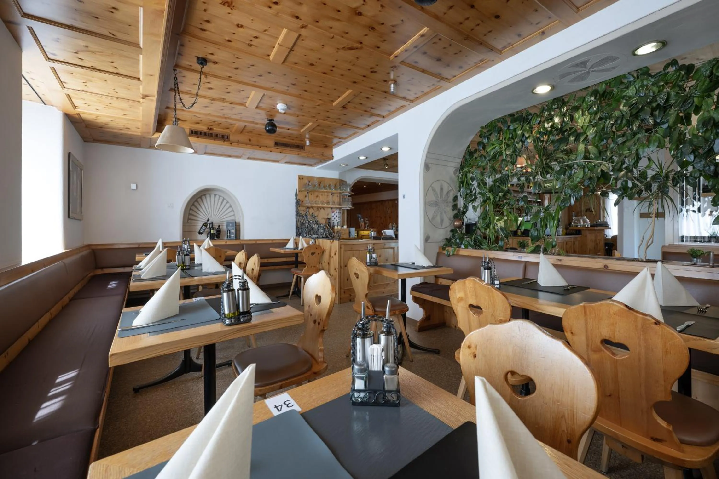 Restaurant/places to eat in Hotel Acla Filli