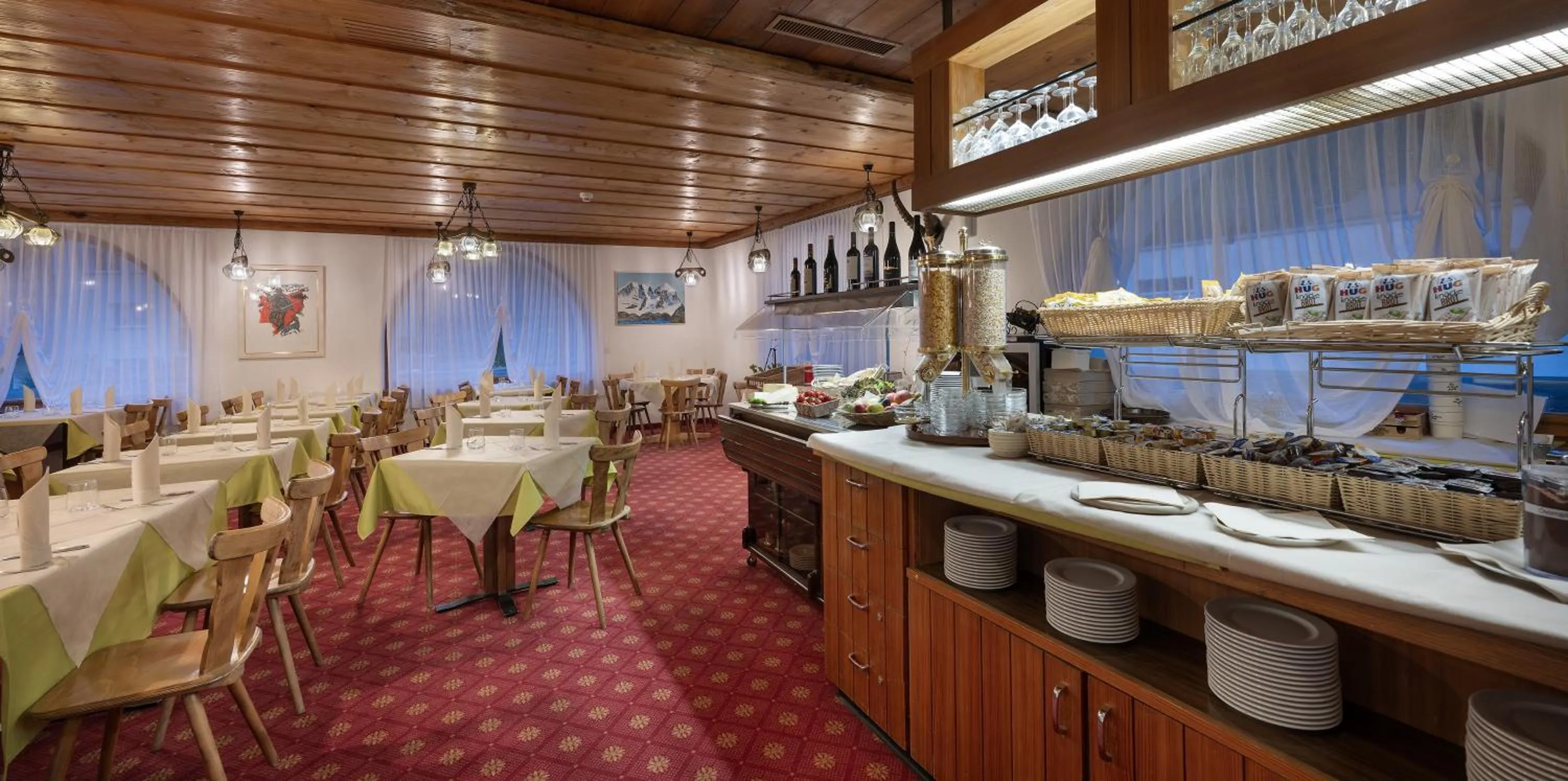 Restaurant/places to eat in Hotel Acla Filli