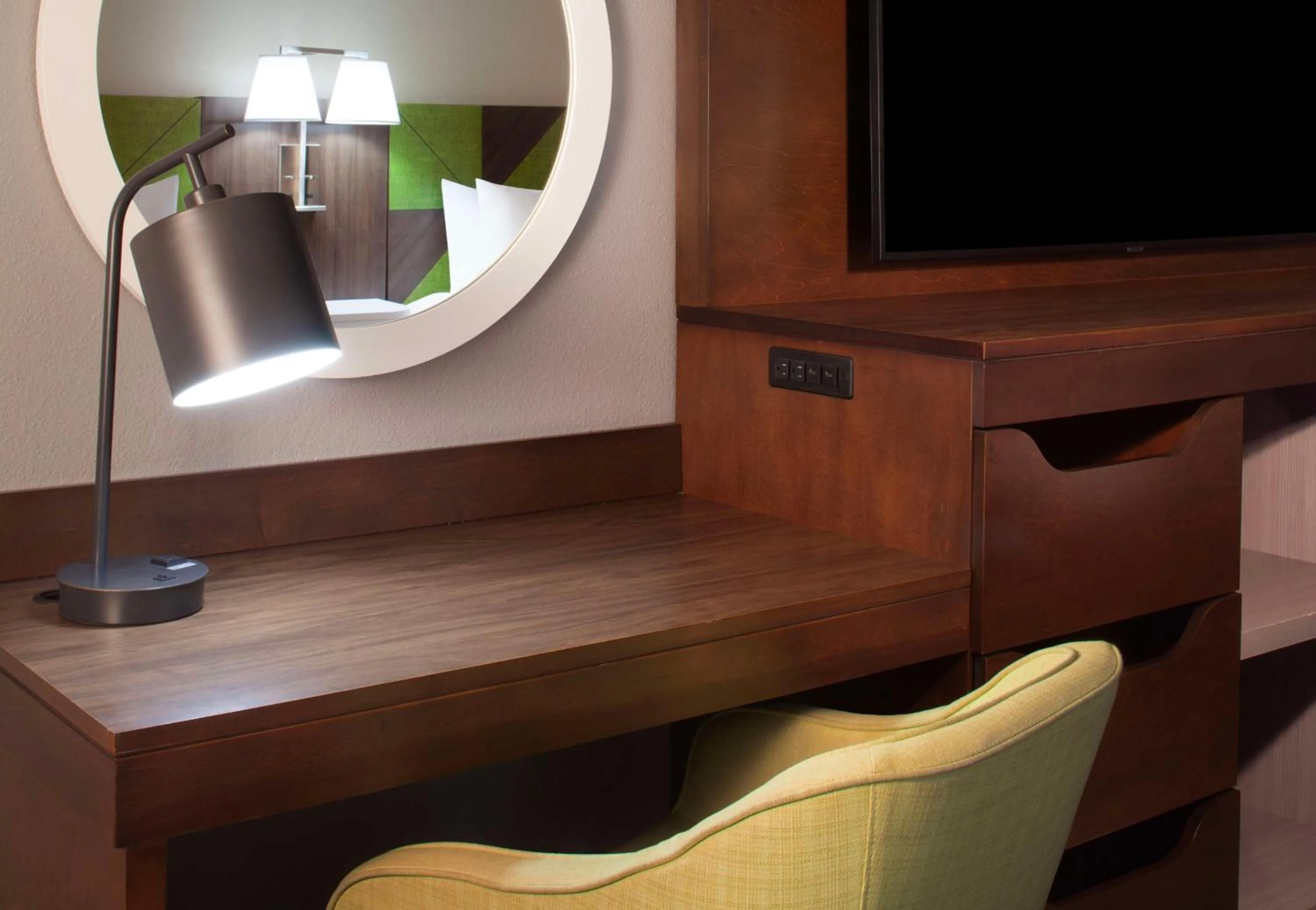 Bedroom in Hampton Inn & Suites-Atlanta Airport North-I-85