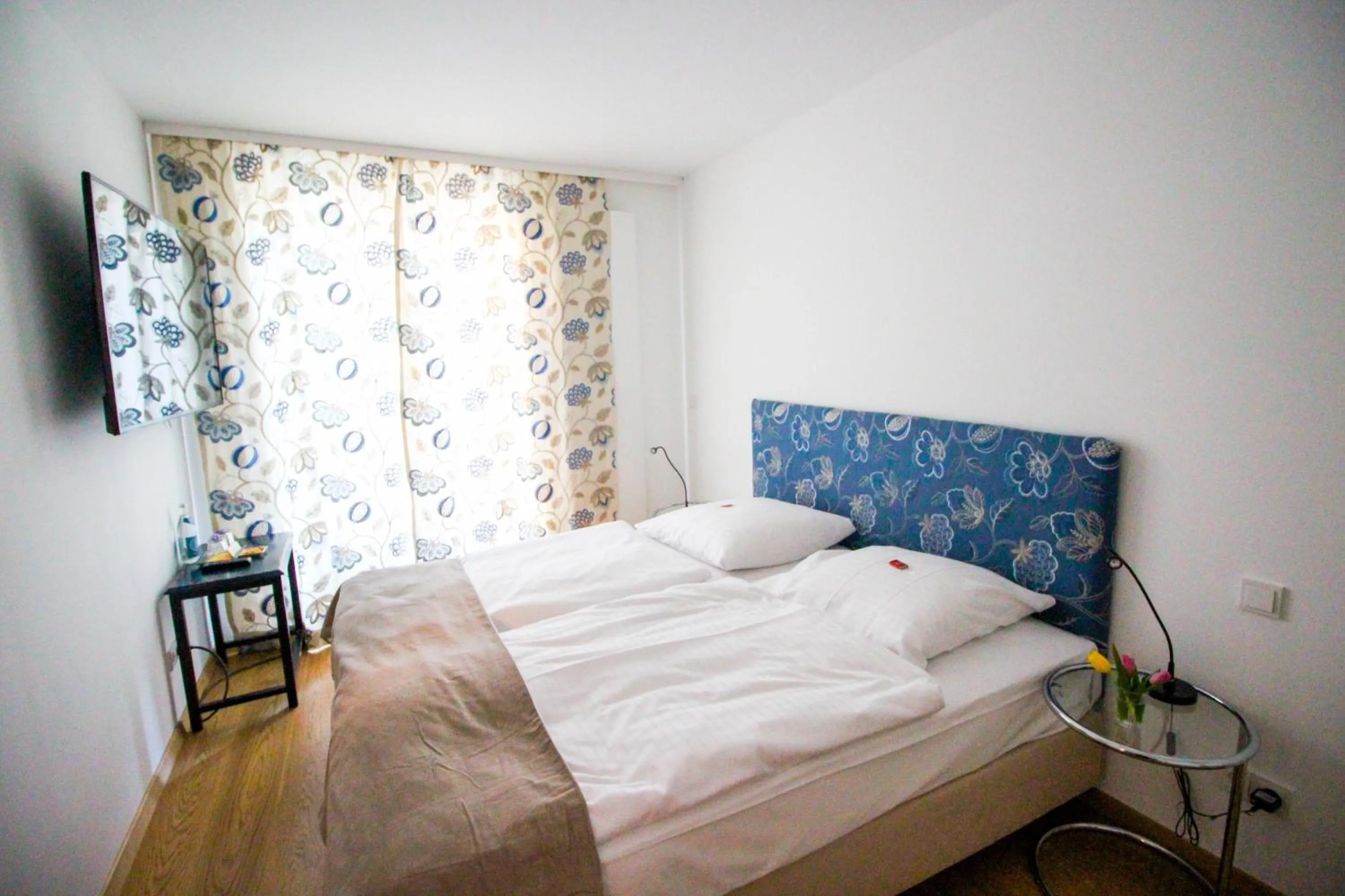 Bed in das kleine Hotel in München