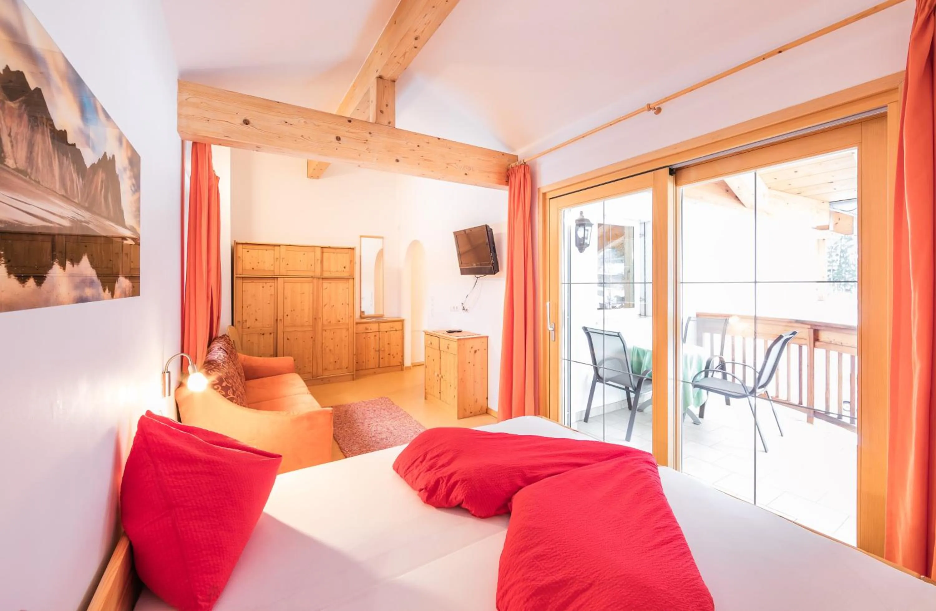 Photo of the whole room, Bed in Hotel Appartement Haus Gitschberg