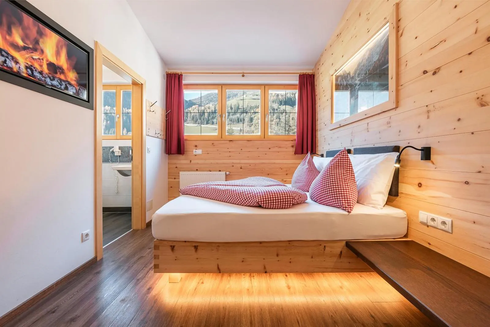 Photo of the whole room, Bed in Hotel Appartement Haus Gitschberg