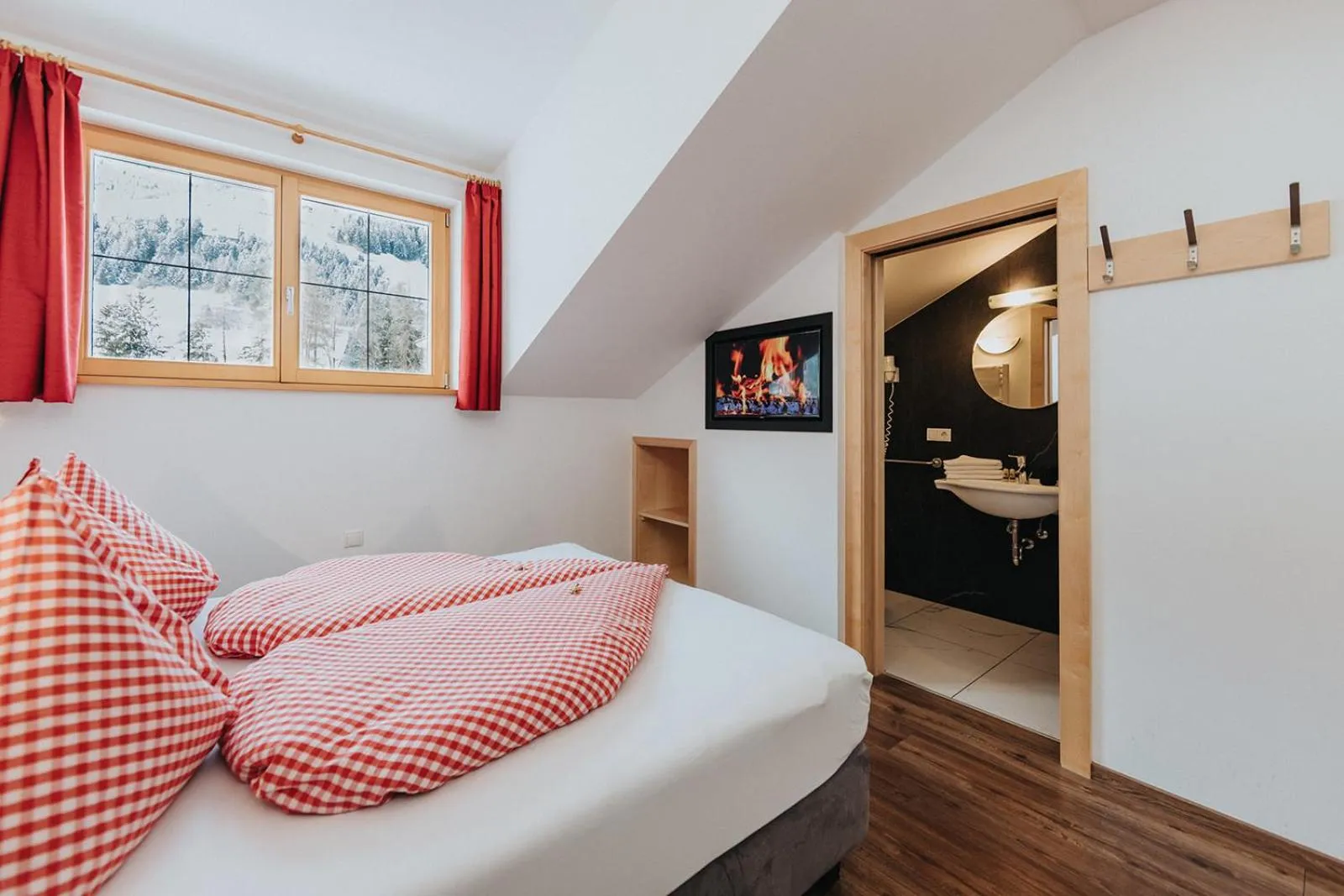 Photo of the whole room, Bed in Hotel Appartement Haus Gitschberg