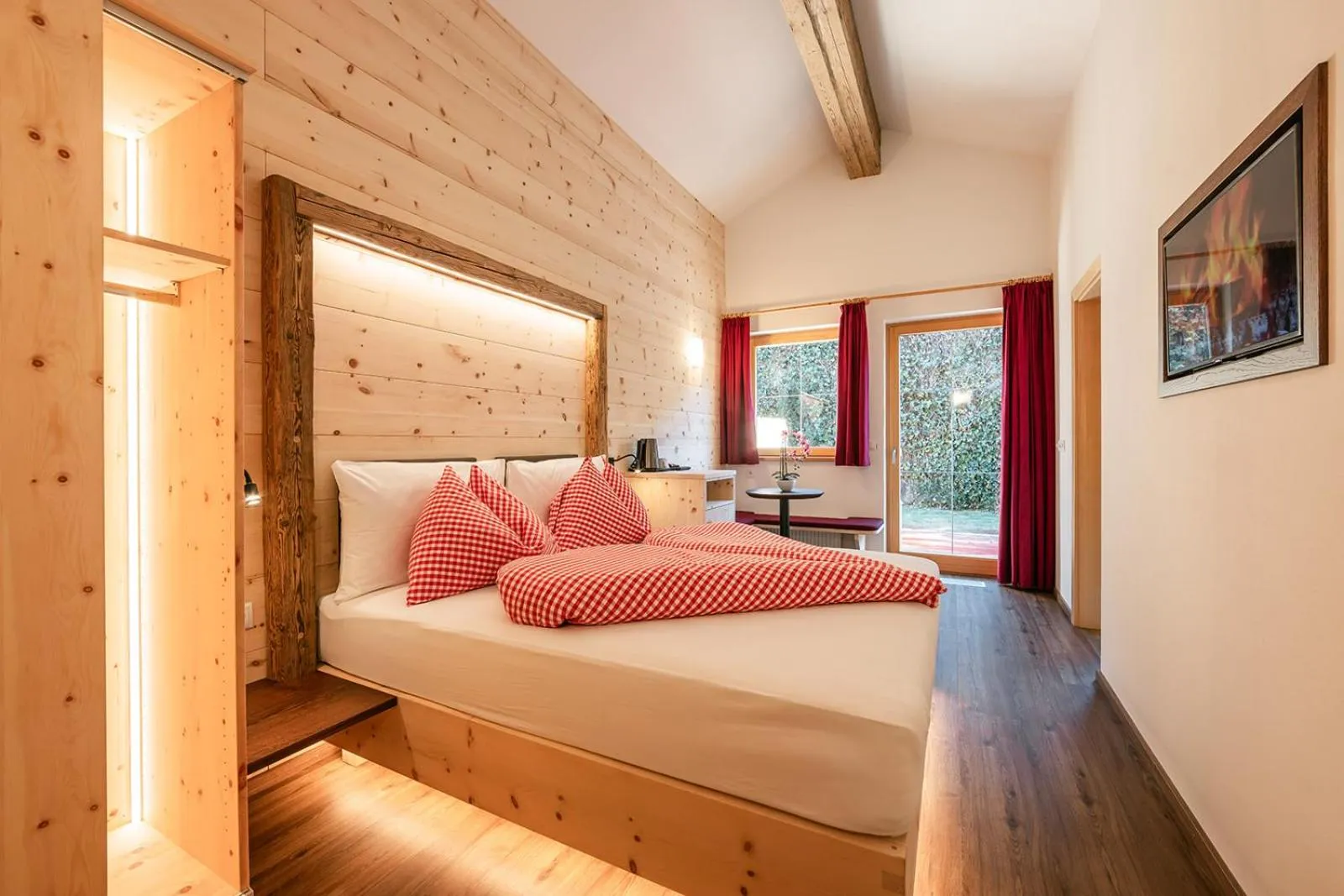 Photo of the whole room, Bed in Hotel Appartement Haus Gitschberg