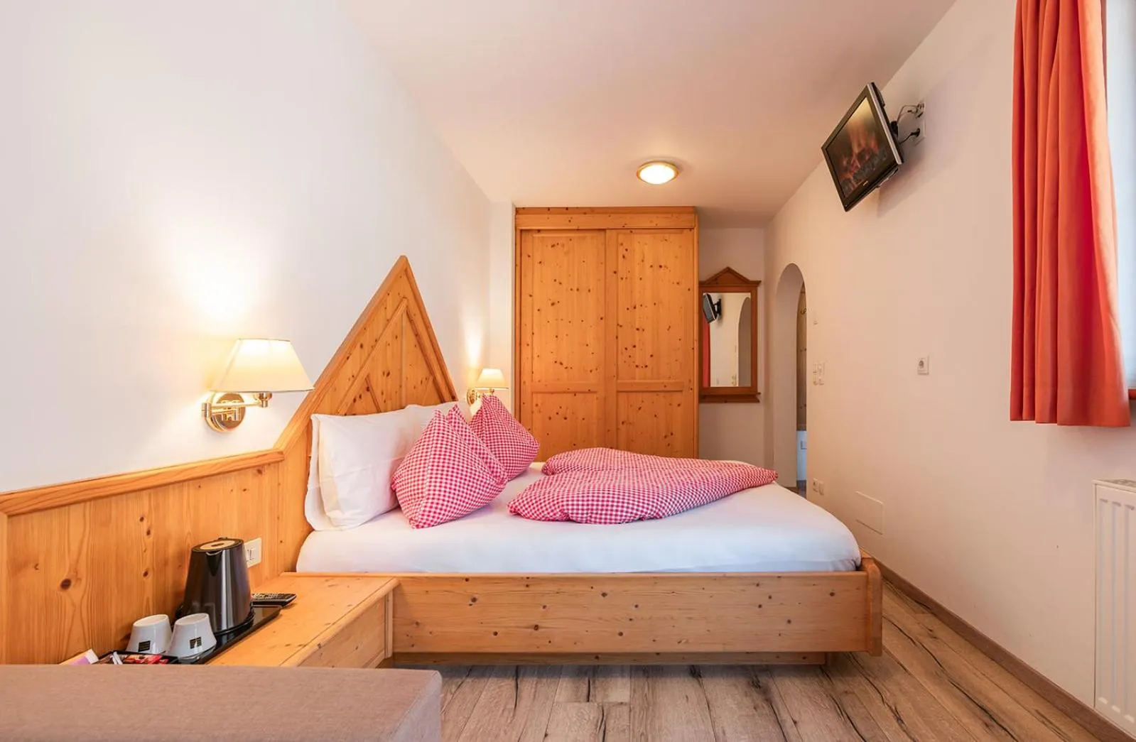 Photo of the whole room, Bed in Hotel Appartement Haus Gitschberg