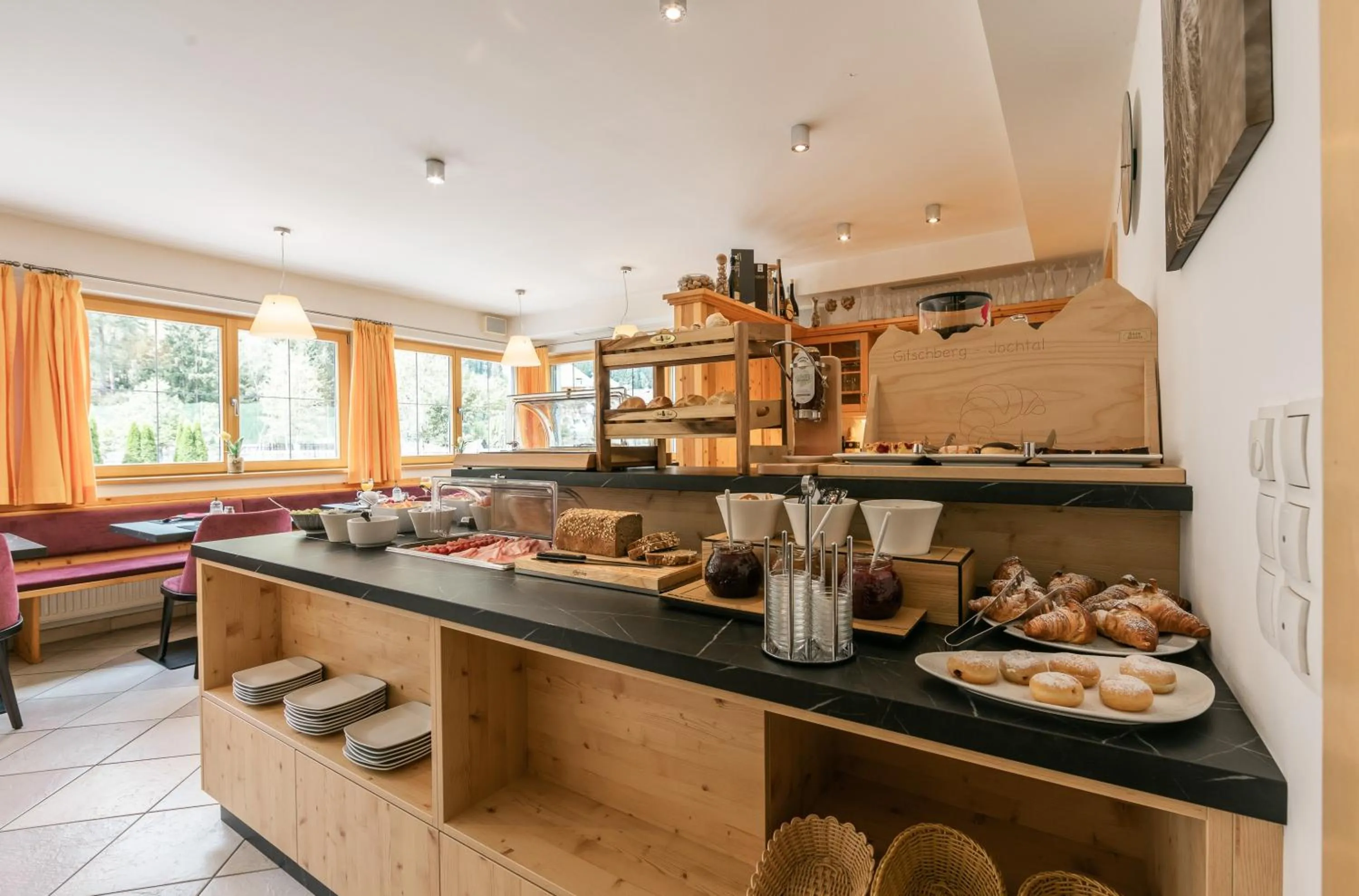 Breakfast in Hotel Appartement Haus Gitschberg