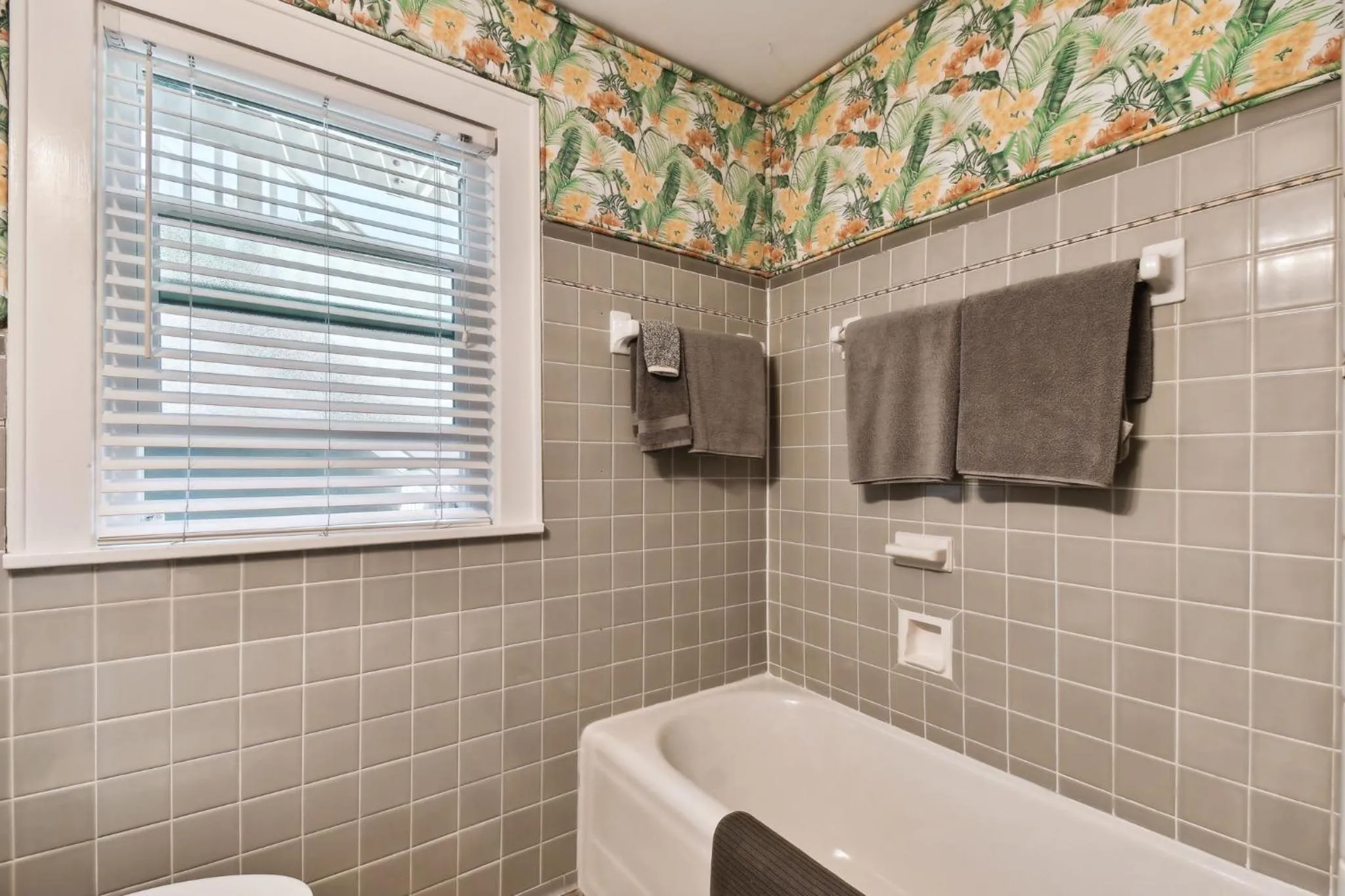 Sea Breeze Manor Inn