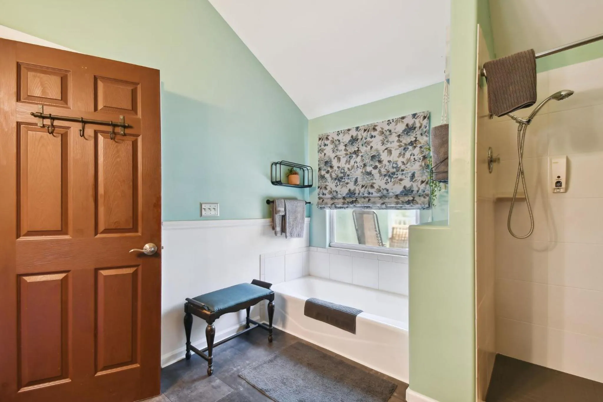 Bed in Sea Breeze Manor Inn