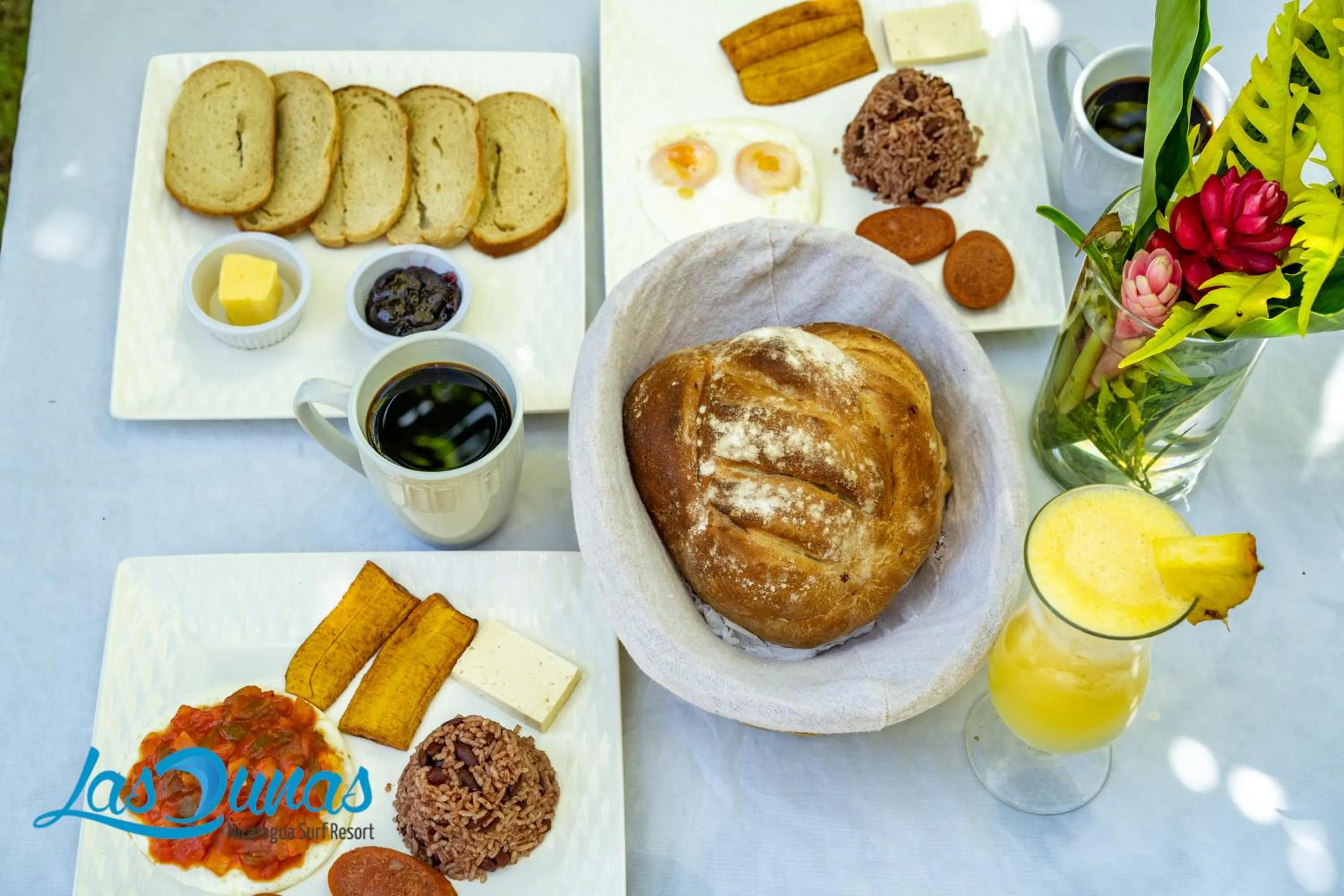 Food in Las Dunas Surf Resort