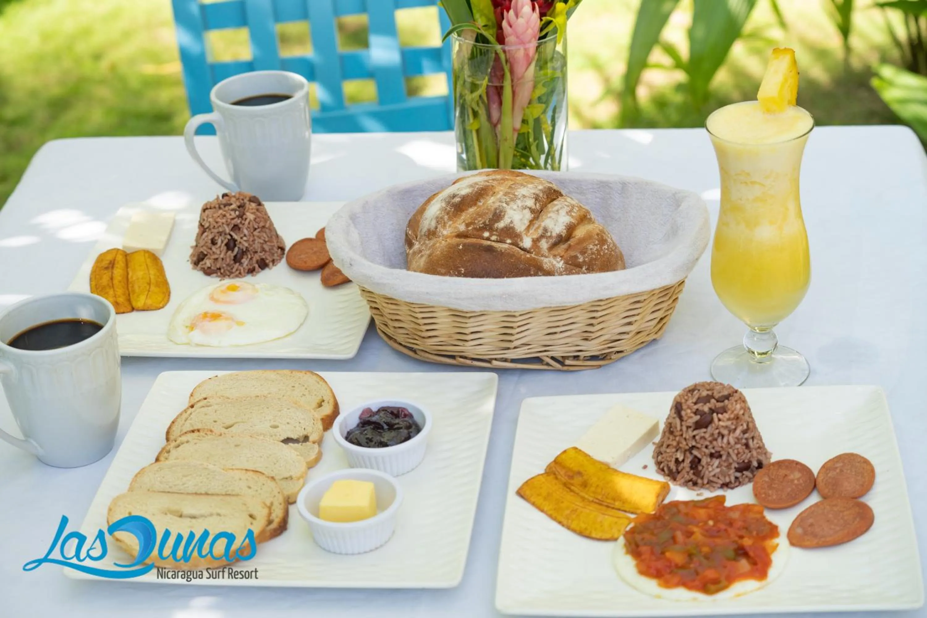 Food in Las Dunas Surf Resort