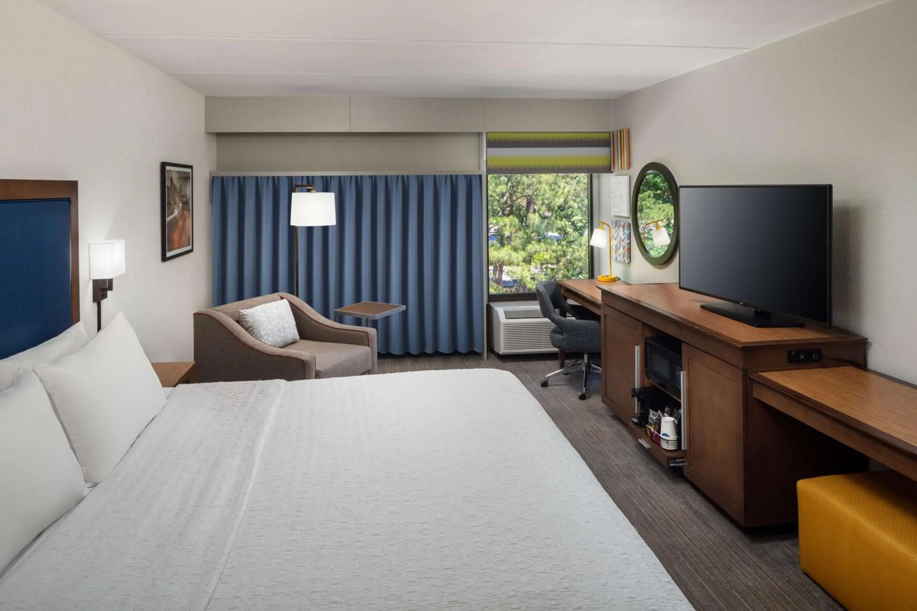 Bedroom, Bed in Hampton Inn Atlanta-Northlake