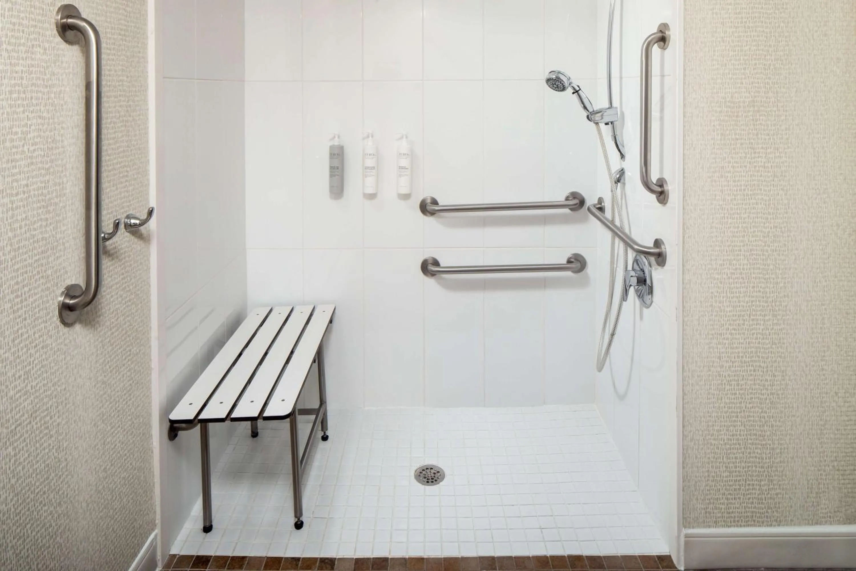 Bathroom in Hampton Inn Atlanta-Northlake