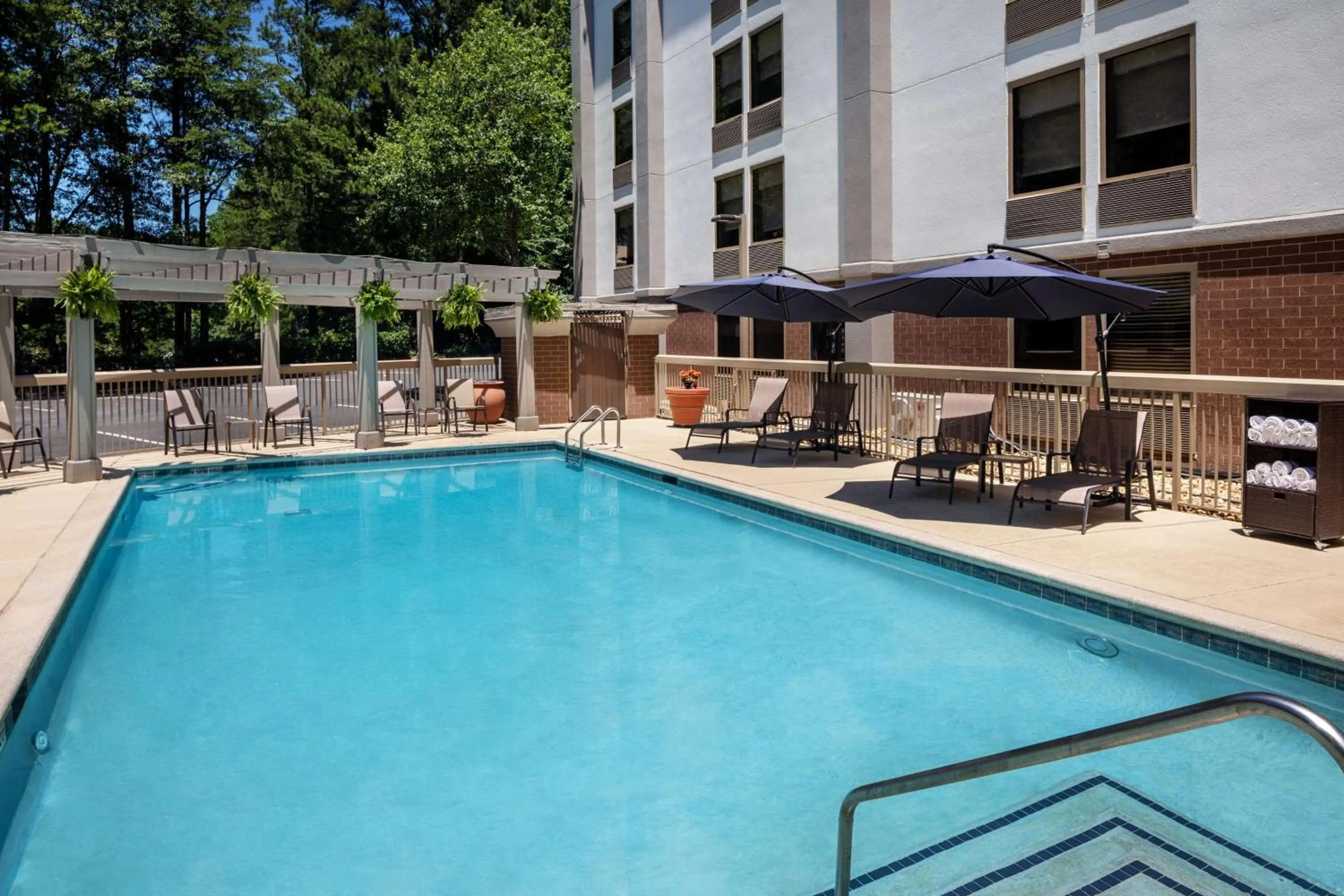 Pool view in Hampton Inn Atlanta-Northlake