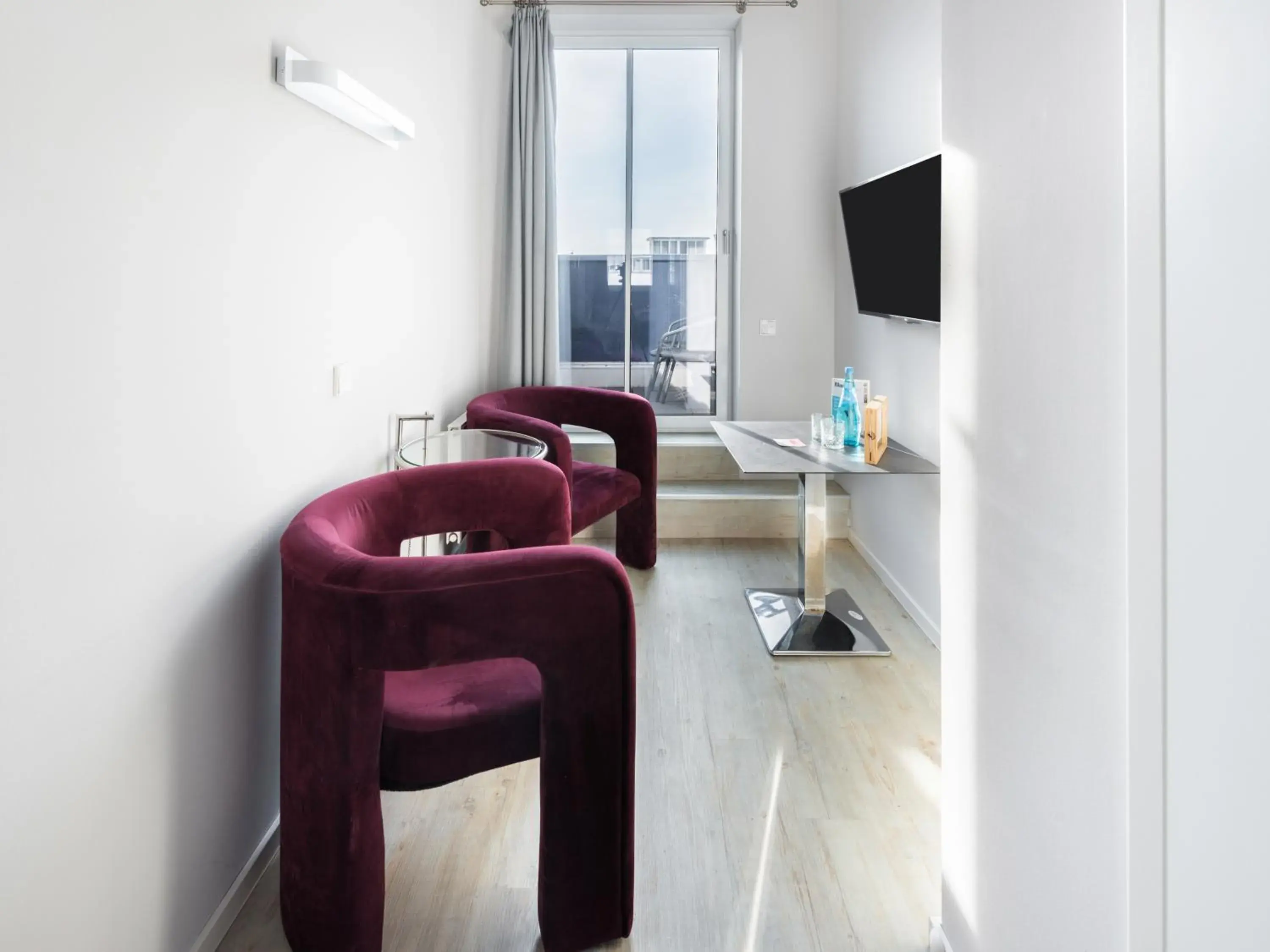 Large Studio with Kitchenette and Balcony in Numa Frankfurt Blau Large Studio with Kitchenette and Balcony in Numa Frankfurt Blau