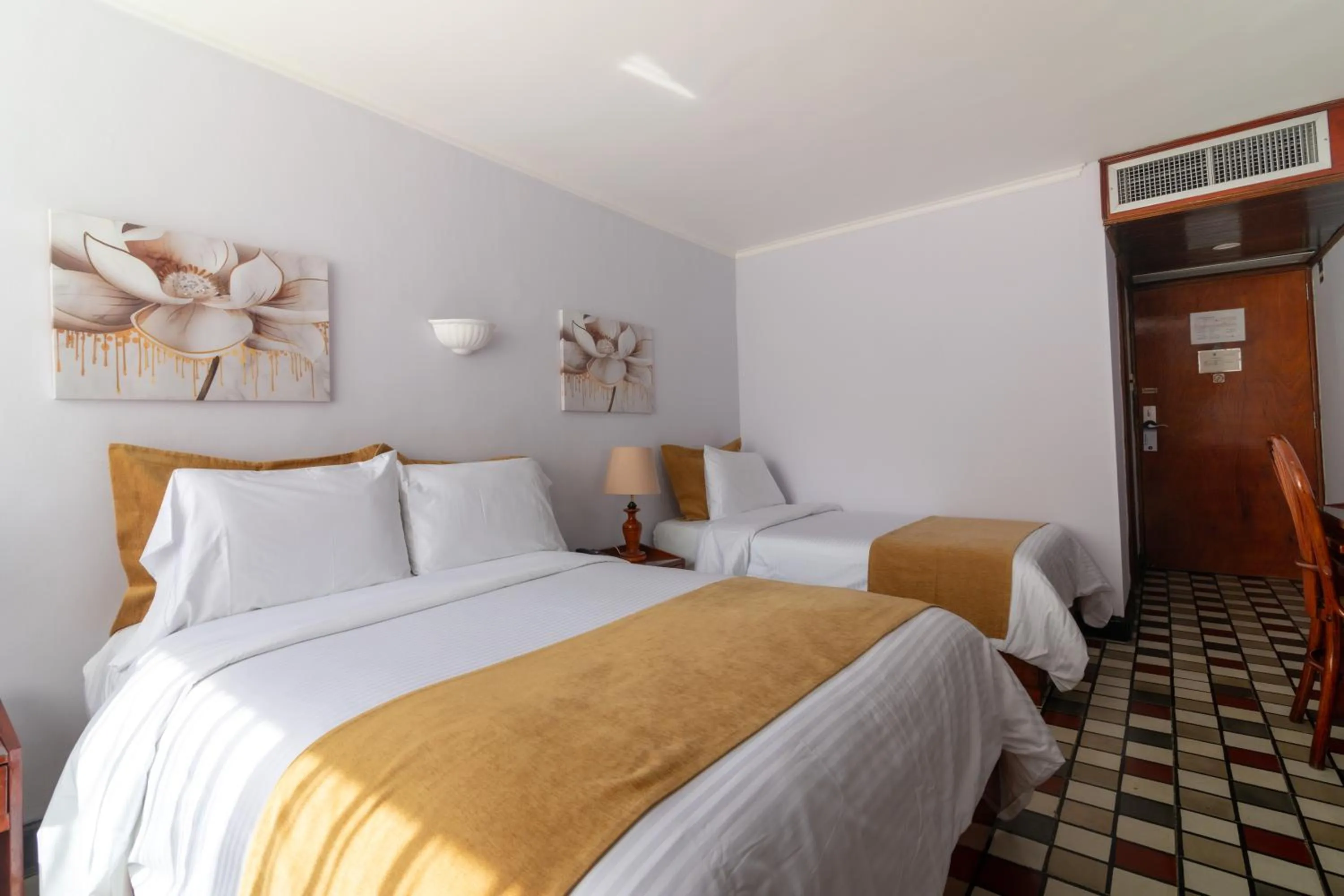 Photo of the whole room, Bed in Hotel Bahia Cartagena