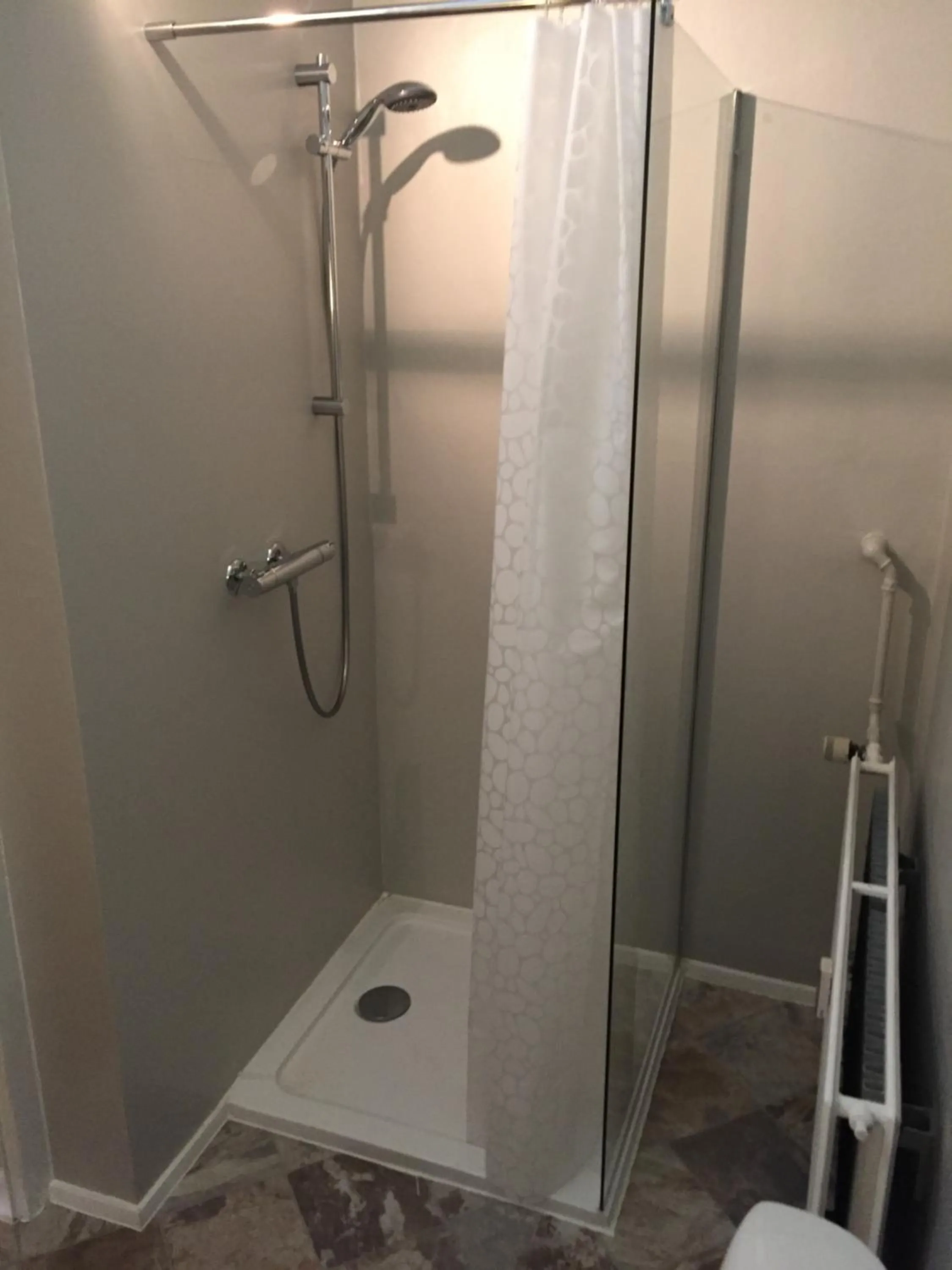 Shower in Nygammelsø Bed & Breakfast