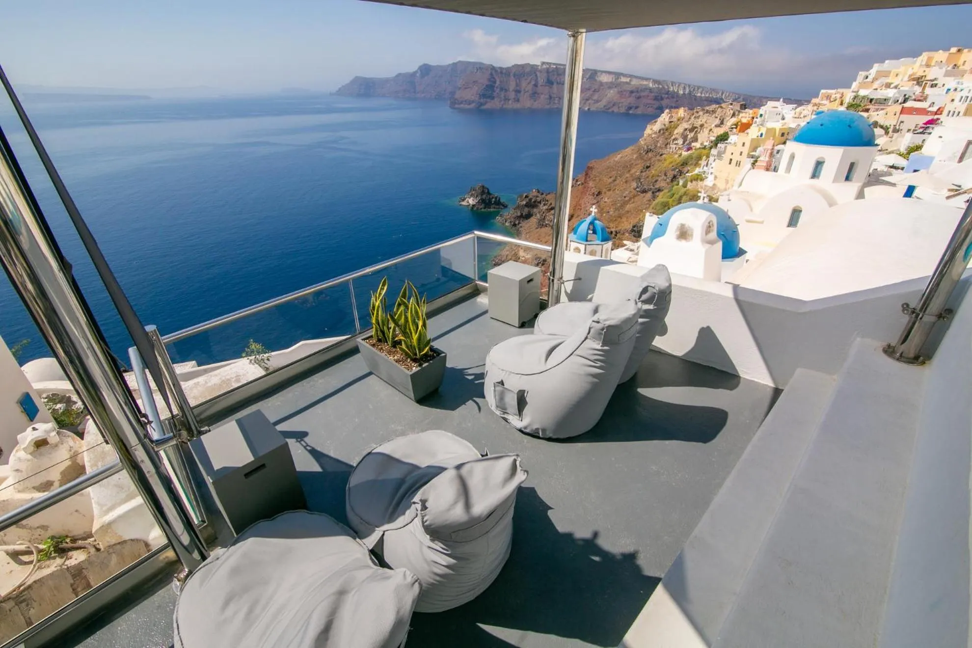 Day in Theodora Suites