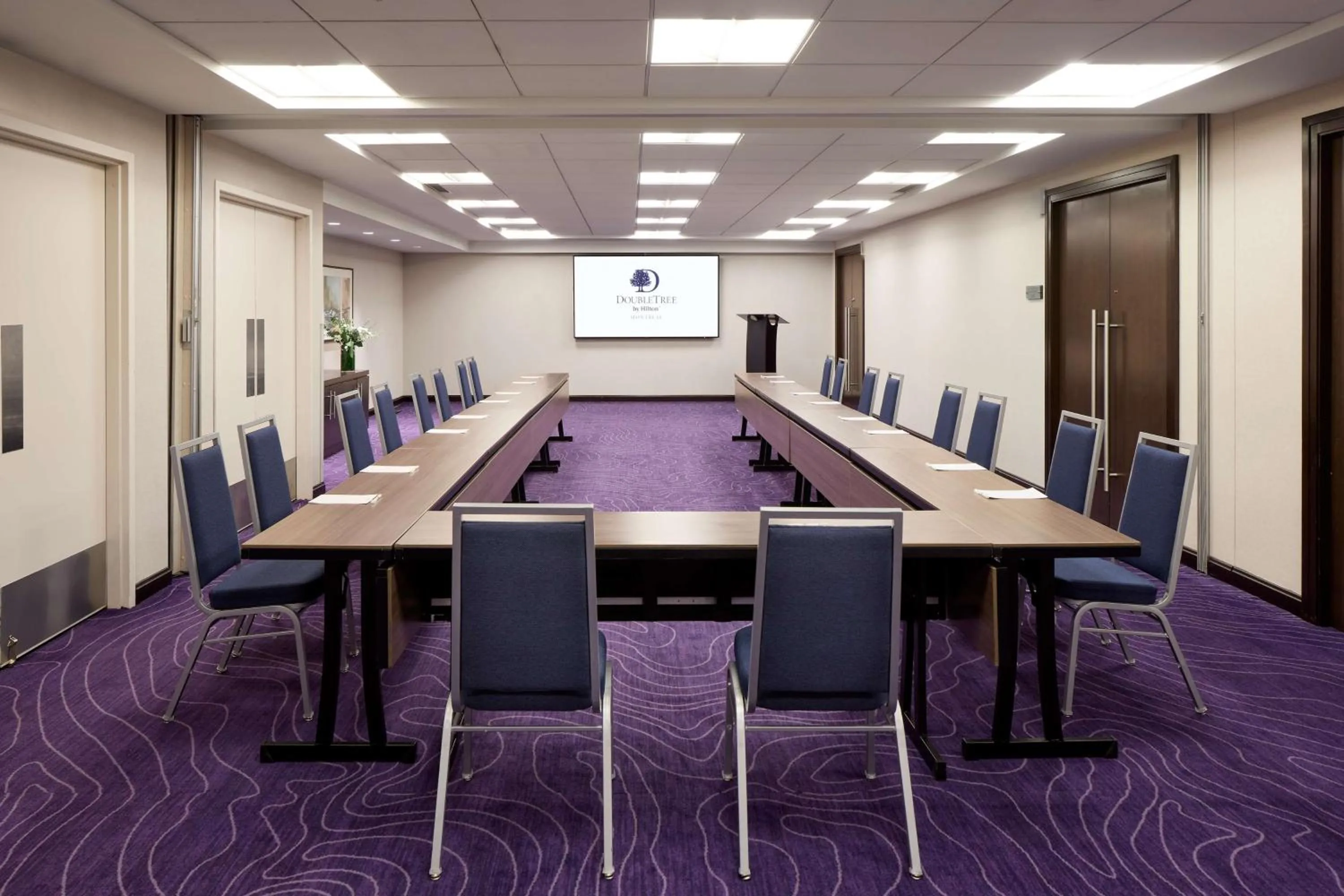 Meeting/conference room in DoubleTree By Hilton Montreal