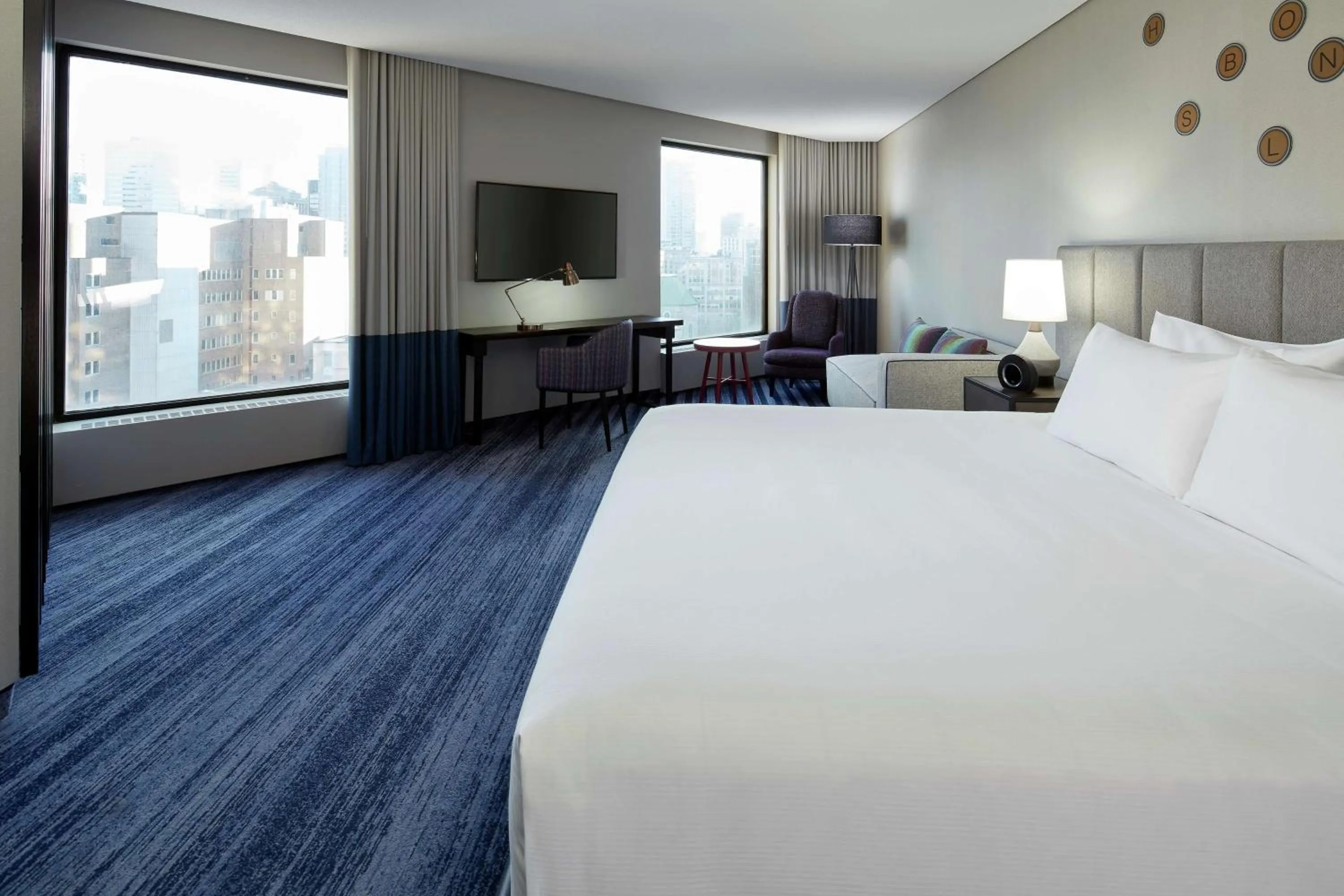Bedroom, Bed in DoubleTree By Hilton Montreal