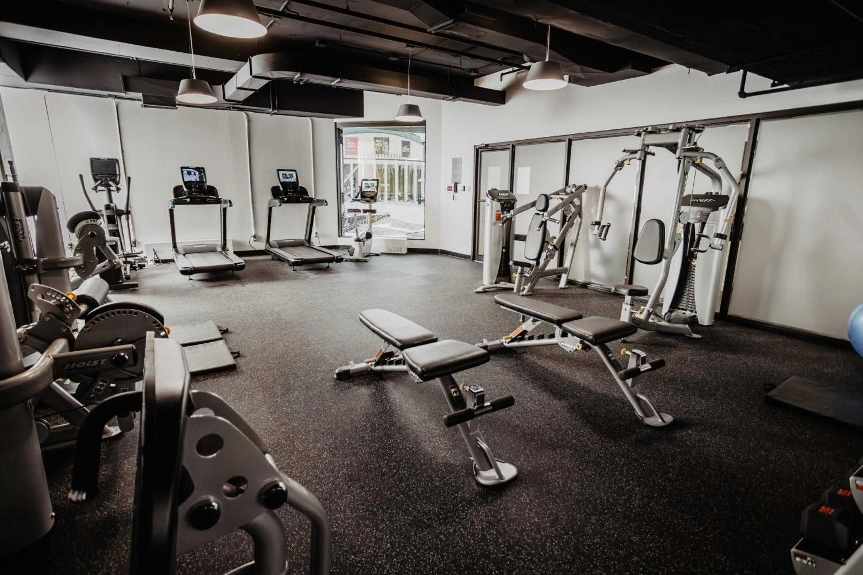 Fitness centre/facilities in DoubleTree By Hilton Montreal