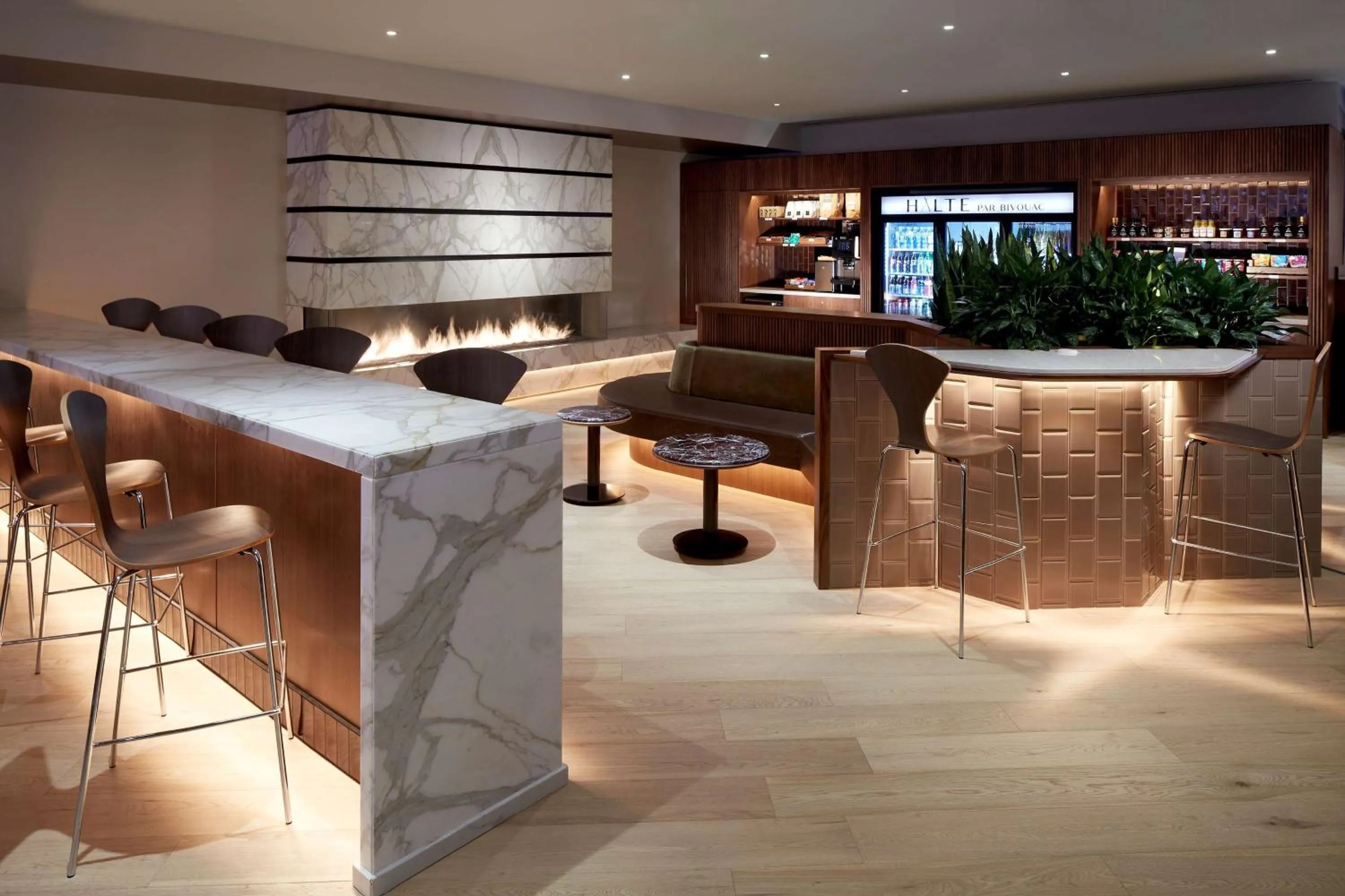 Restaurant/places to eat in DoubleTree By Hilton Montreal