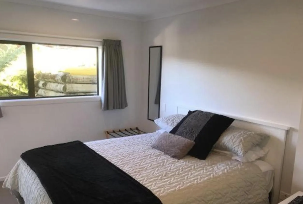 Bed in Abel Tasman Kaiteriteri B & B