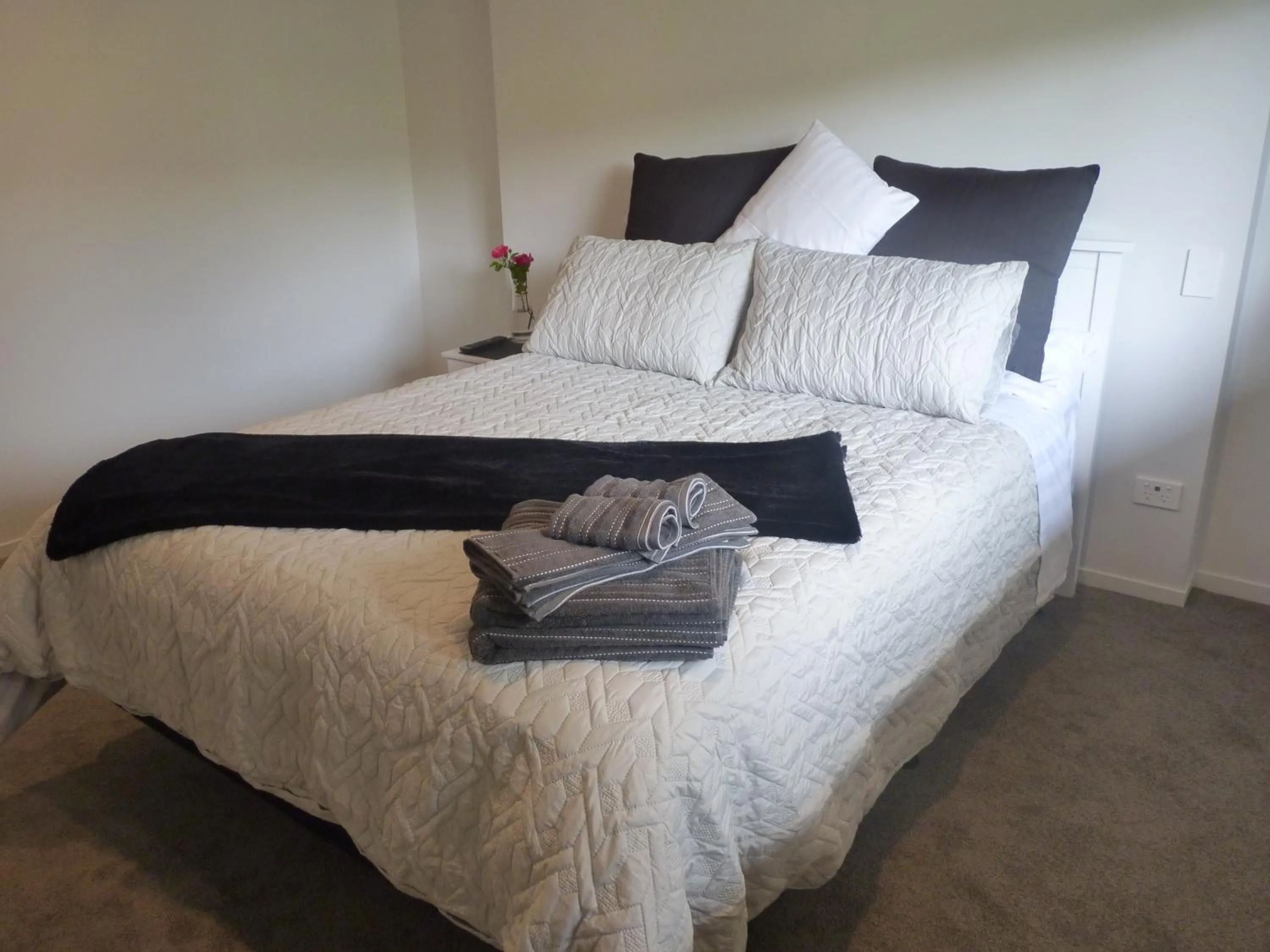 Photo of the whole room, Bed in Abel Tasman Kaiteriteri B & B