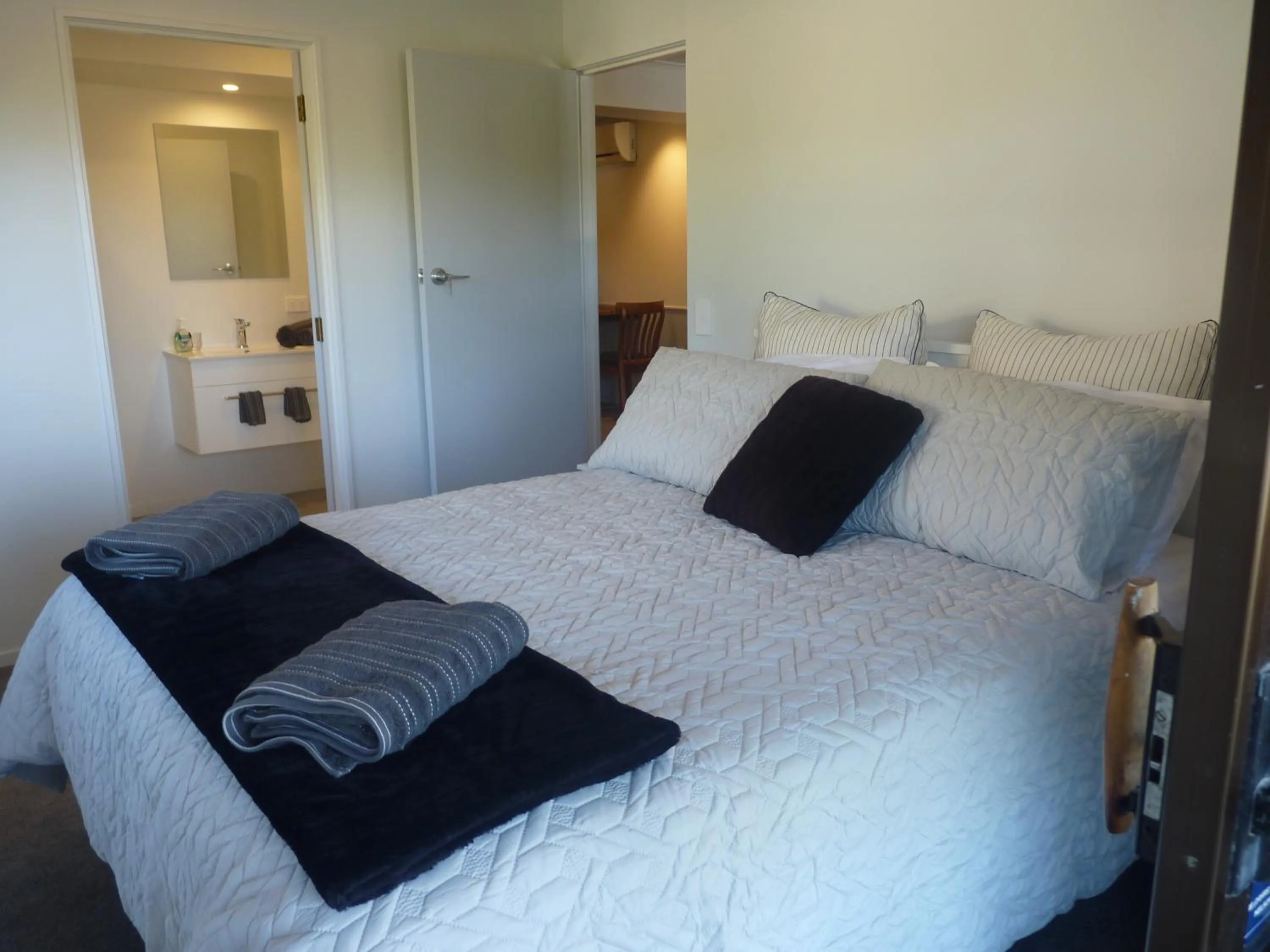 View (from property/room), Bed in Abel Tasman Kaiteriteri B & B