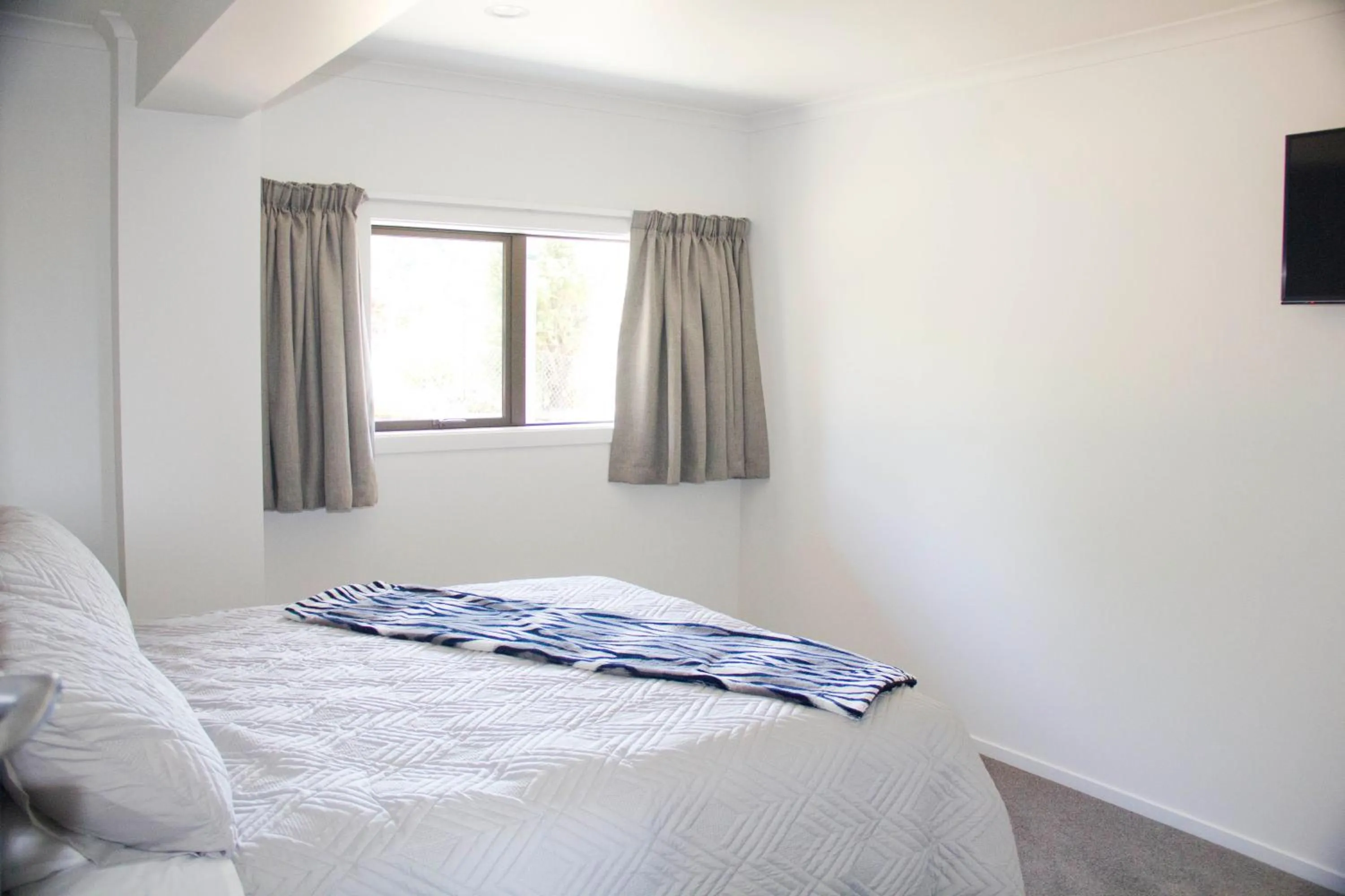 Garden view, Bed in Abel Tasman Kaiteriteri B & B