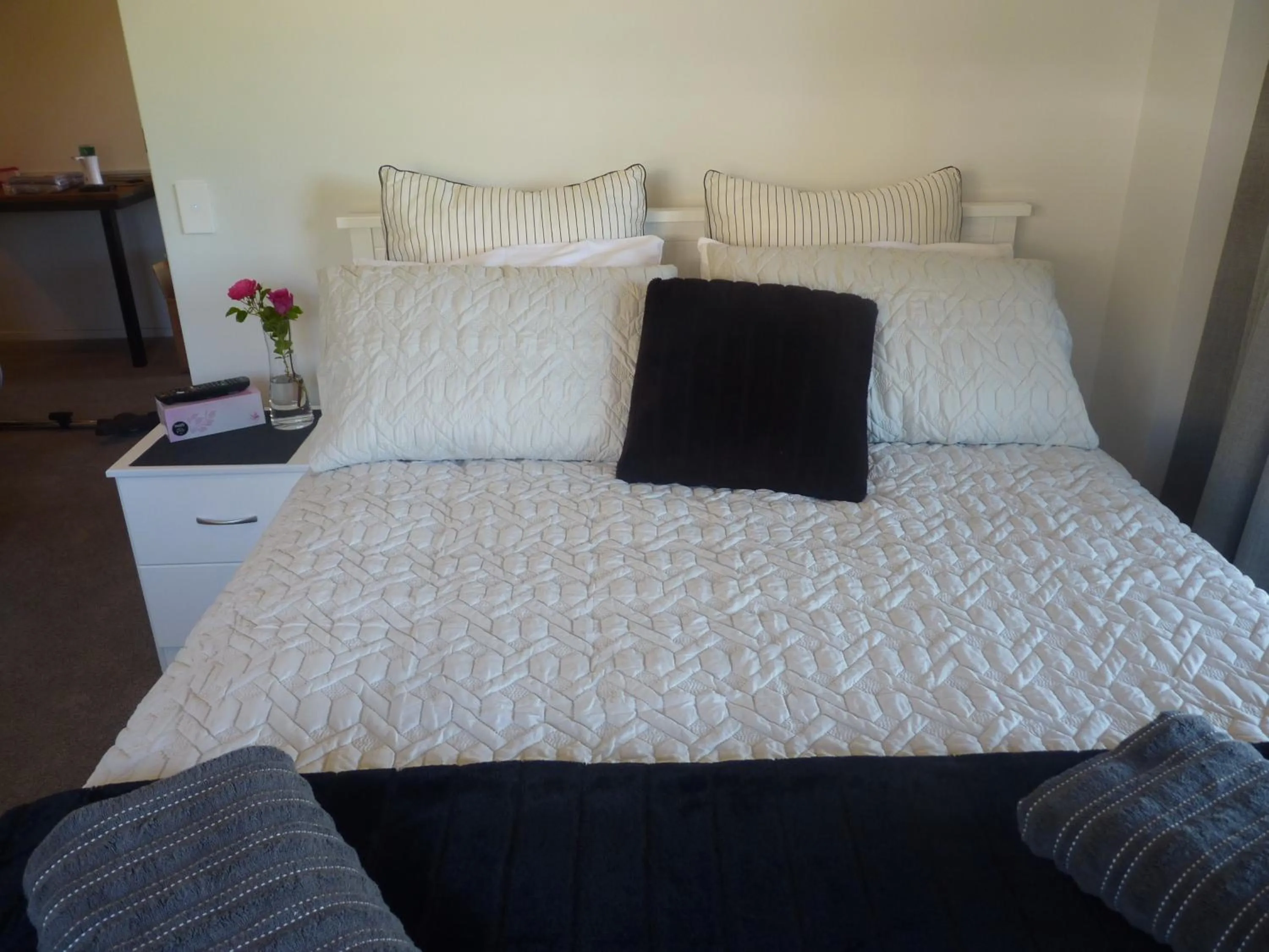 Garden view, Bed in Abel Tasman Kaiteriteri B & B