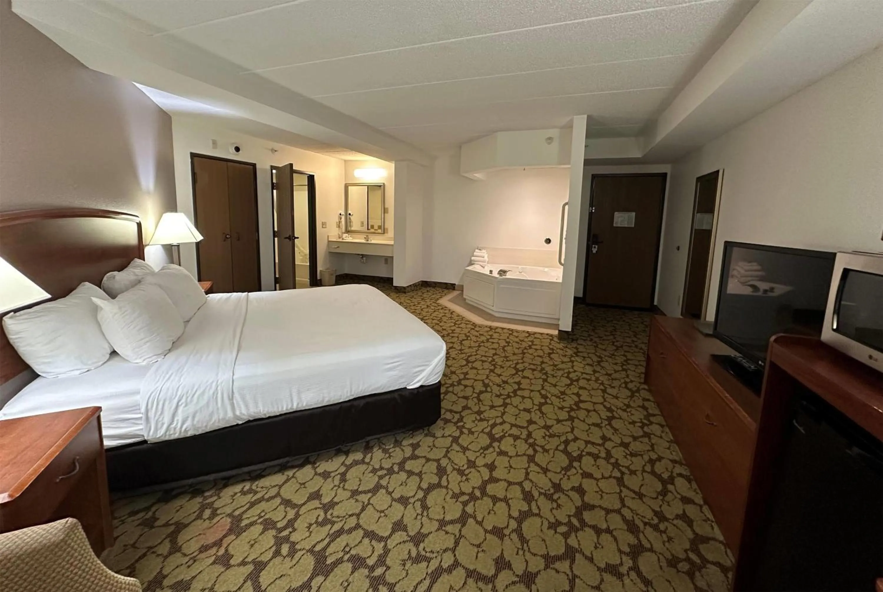 Photo of the whole room in AmericInn by Wyndham Appleton North Little Chute