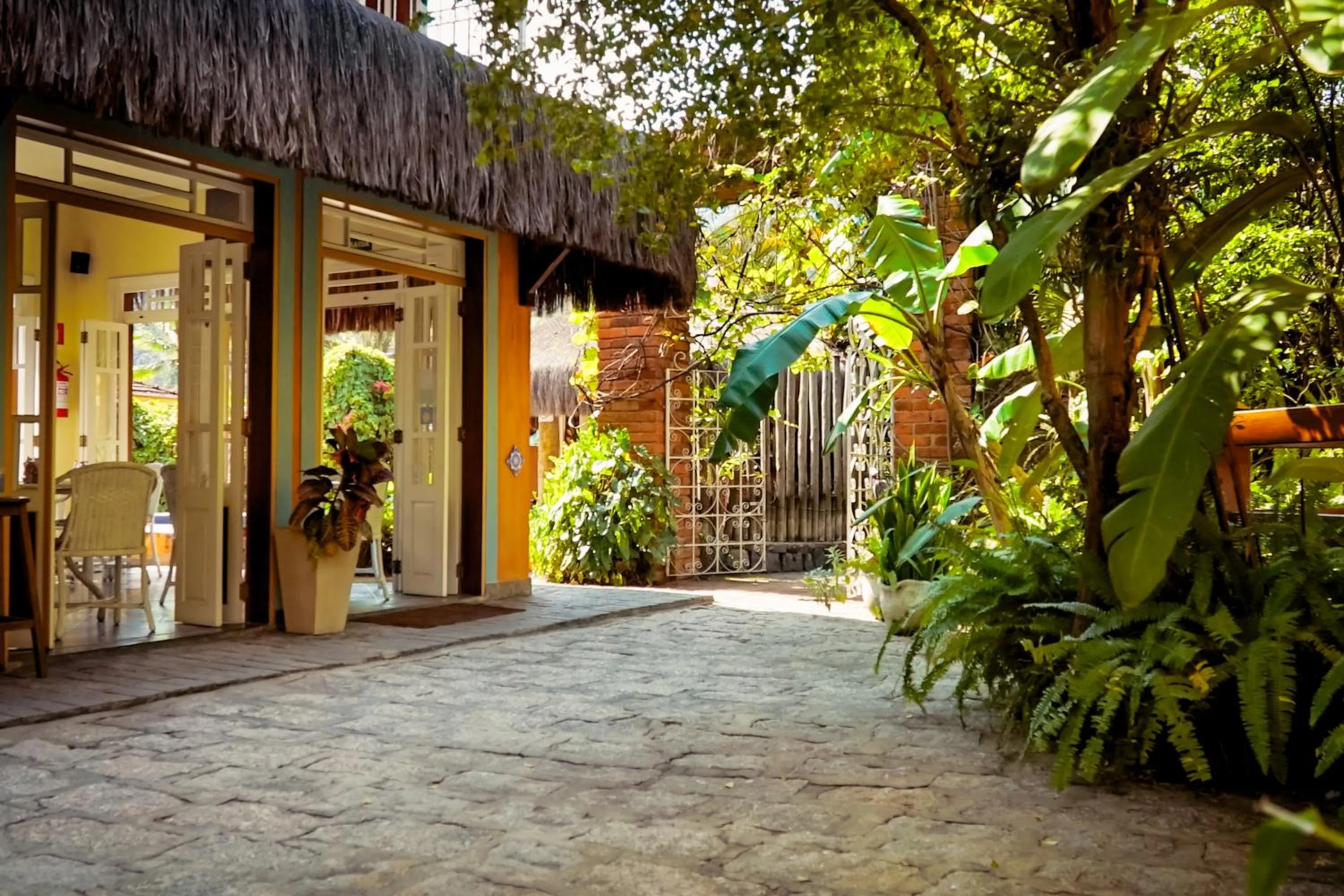 Property building in VELINN Pousada Ponta do Pequeah