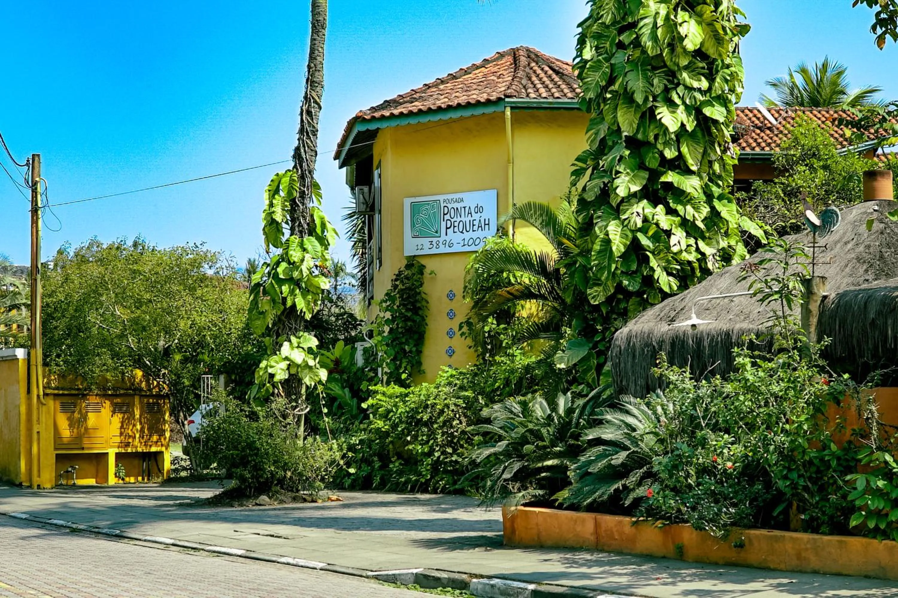 Facade/entrance in VELINN Pousada Ponta do Pequeah