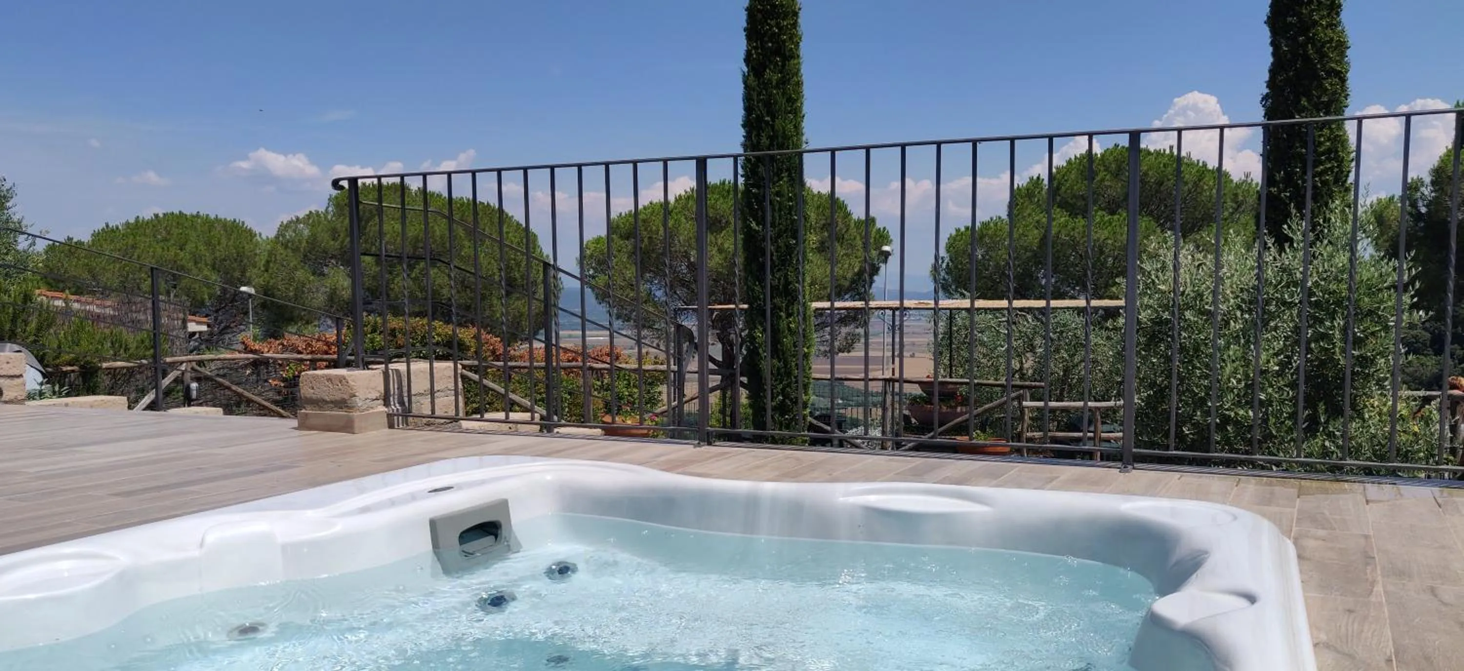 Hot Tub in Locanda Mossa Dei Barbari