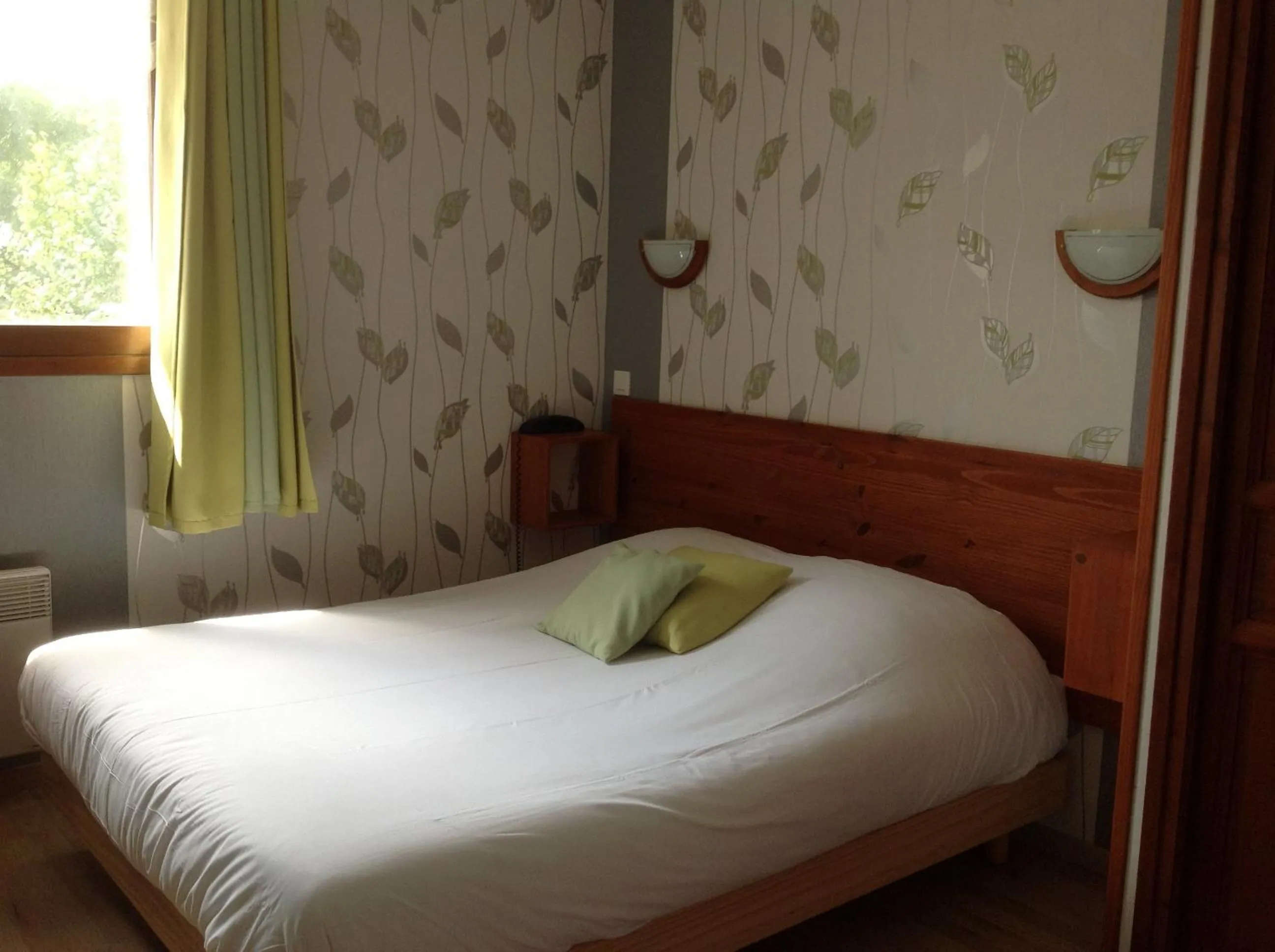 Bedroom, Bed in Logis Auberge De La Plaine