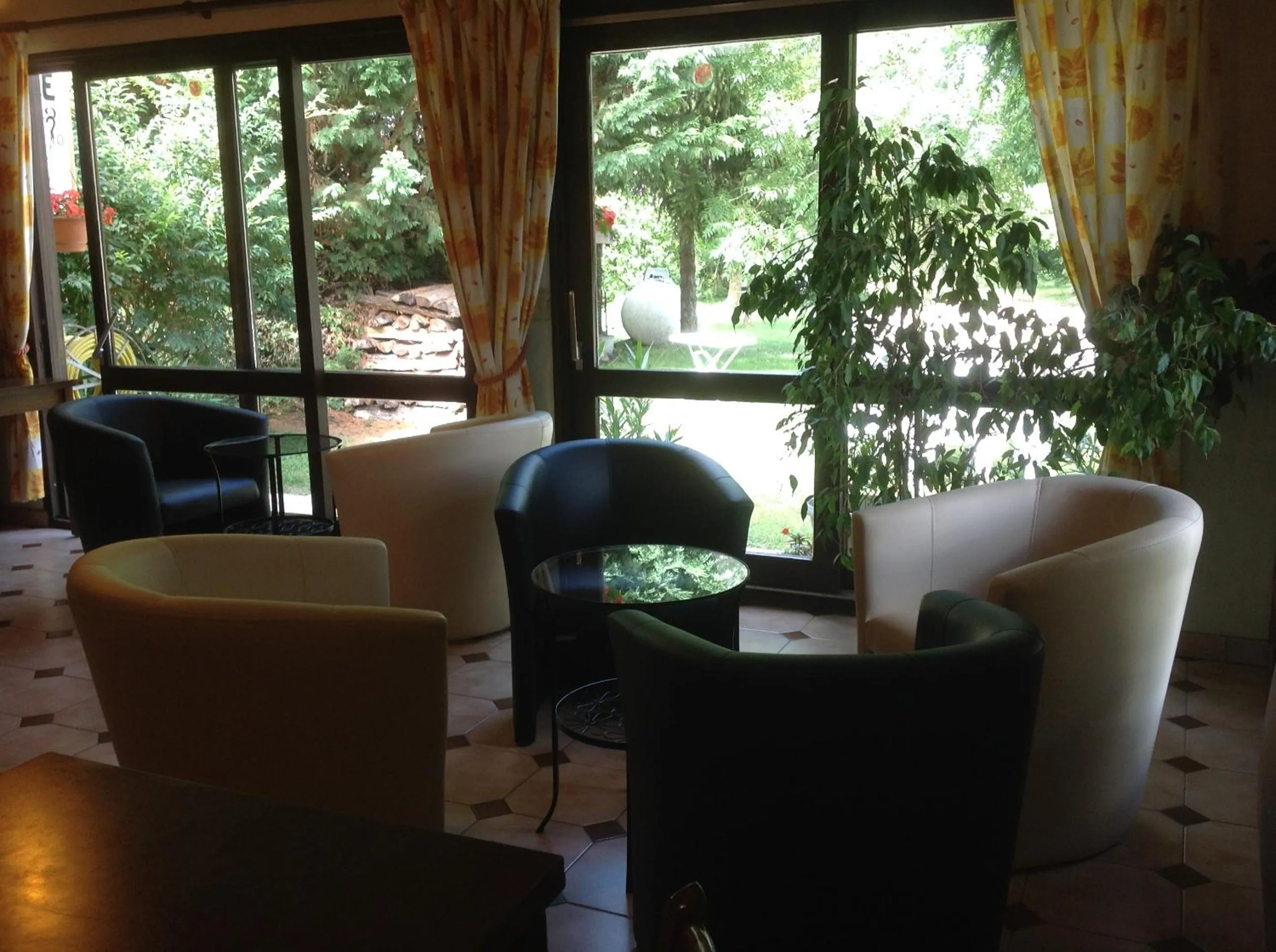 Communal lounge/ TV room in Logis Auberge De La Plaine