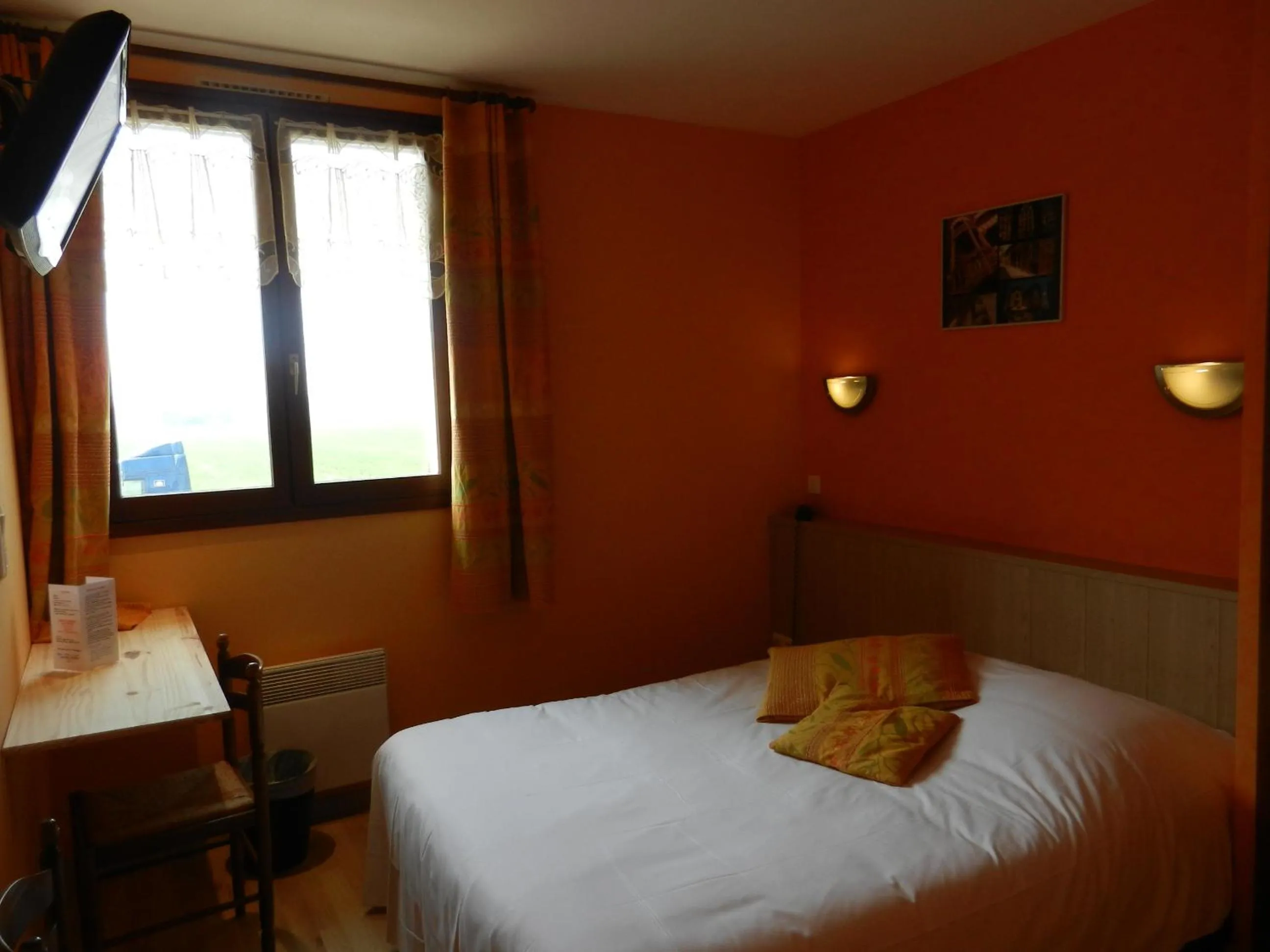 Bedroom, Bed in Logis Auberge De La Plaine