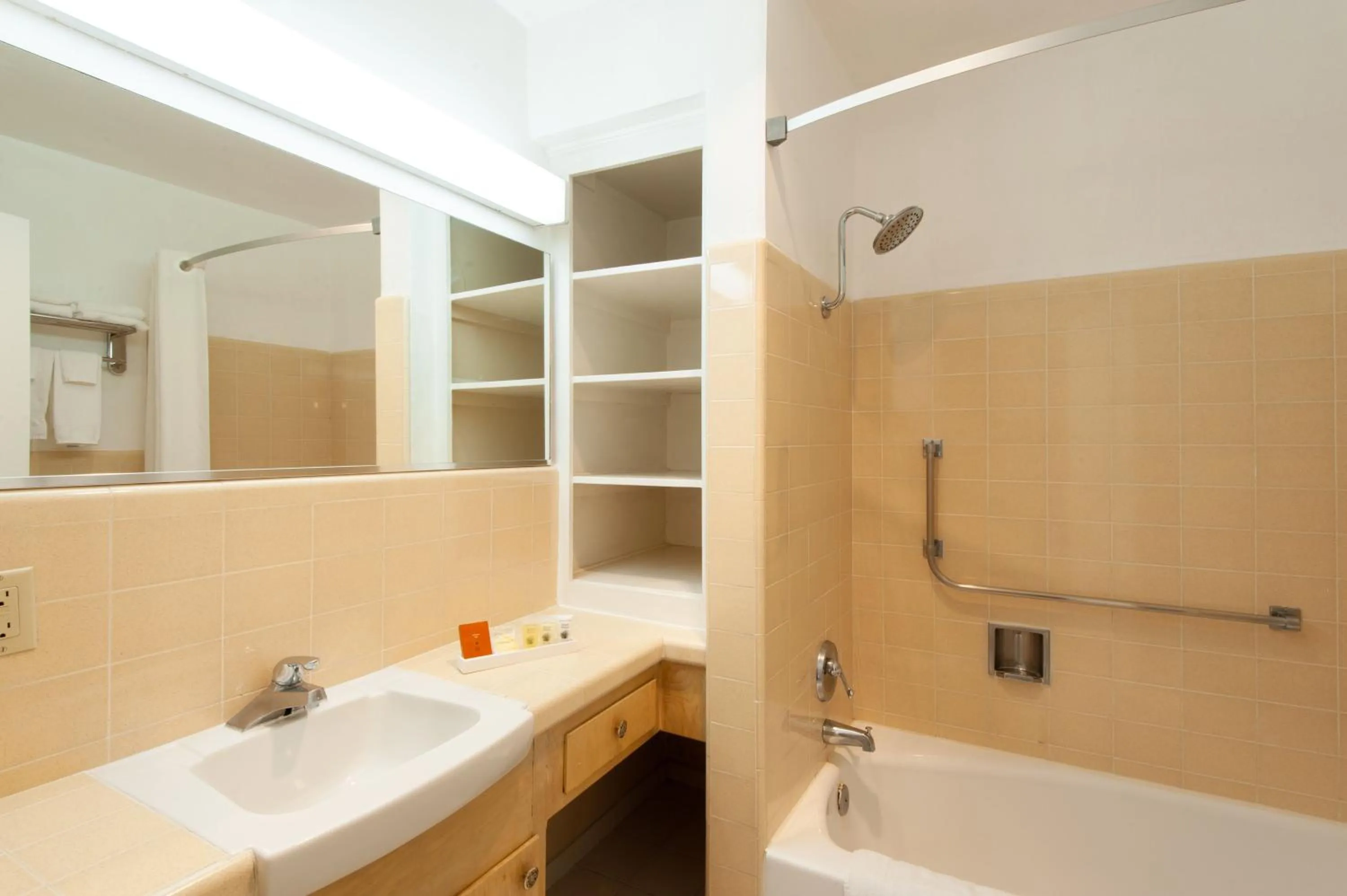 Bathroom in Studio City Court Yard Hotel