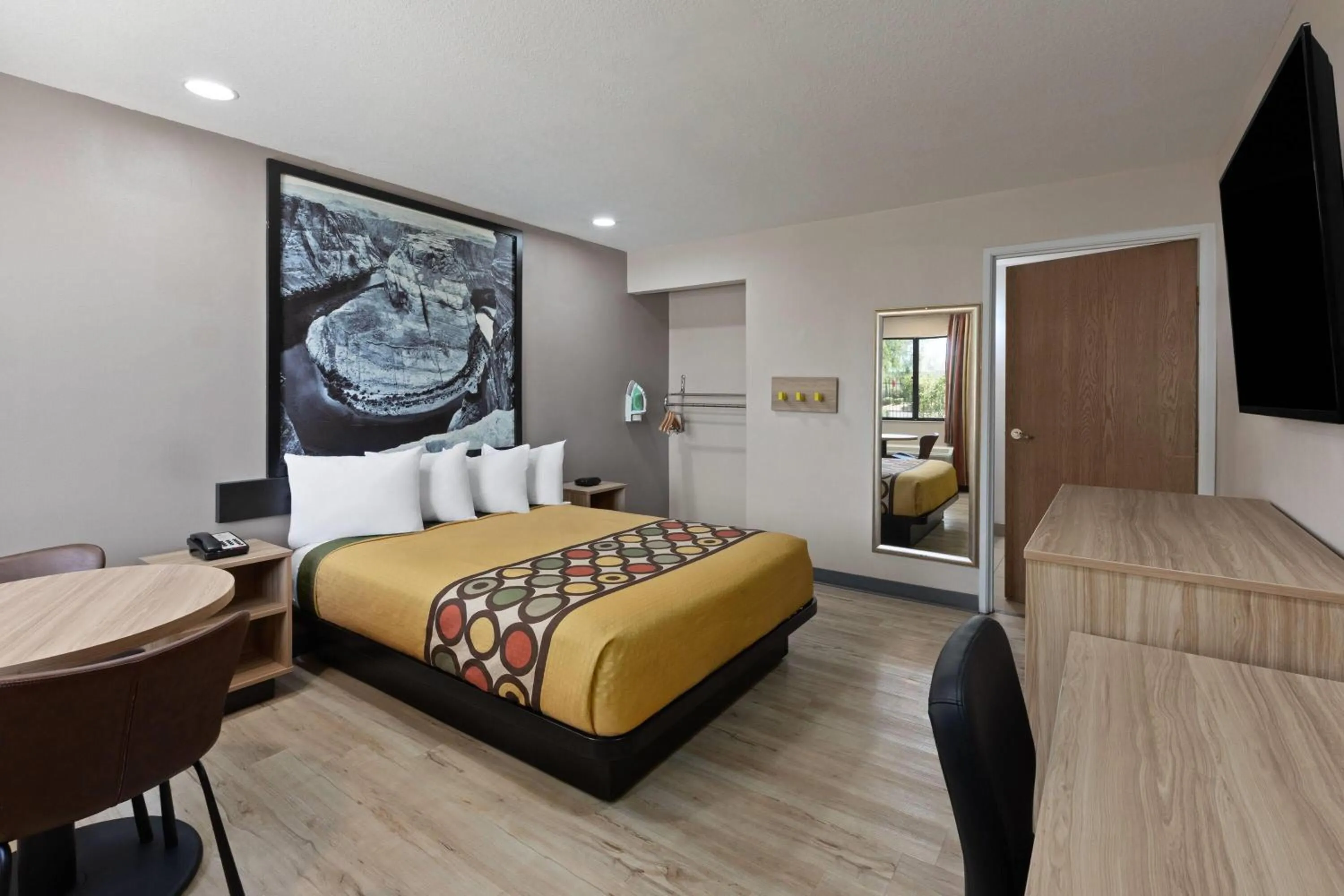 Photo of the whole room, Bed in Super 8 by Wyndham Tucson/Grant Road Area AZ