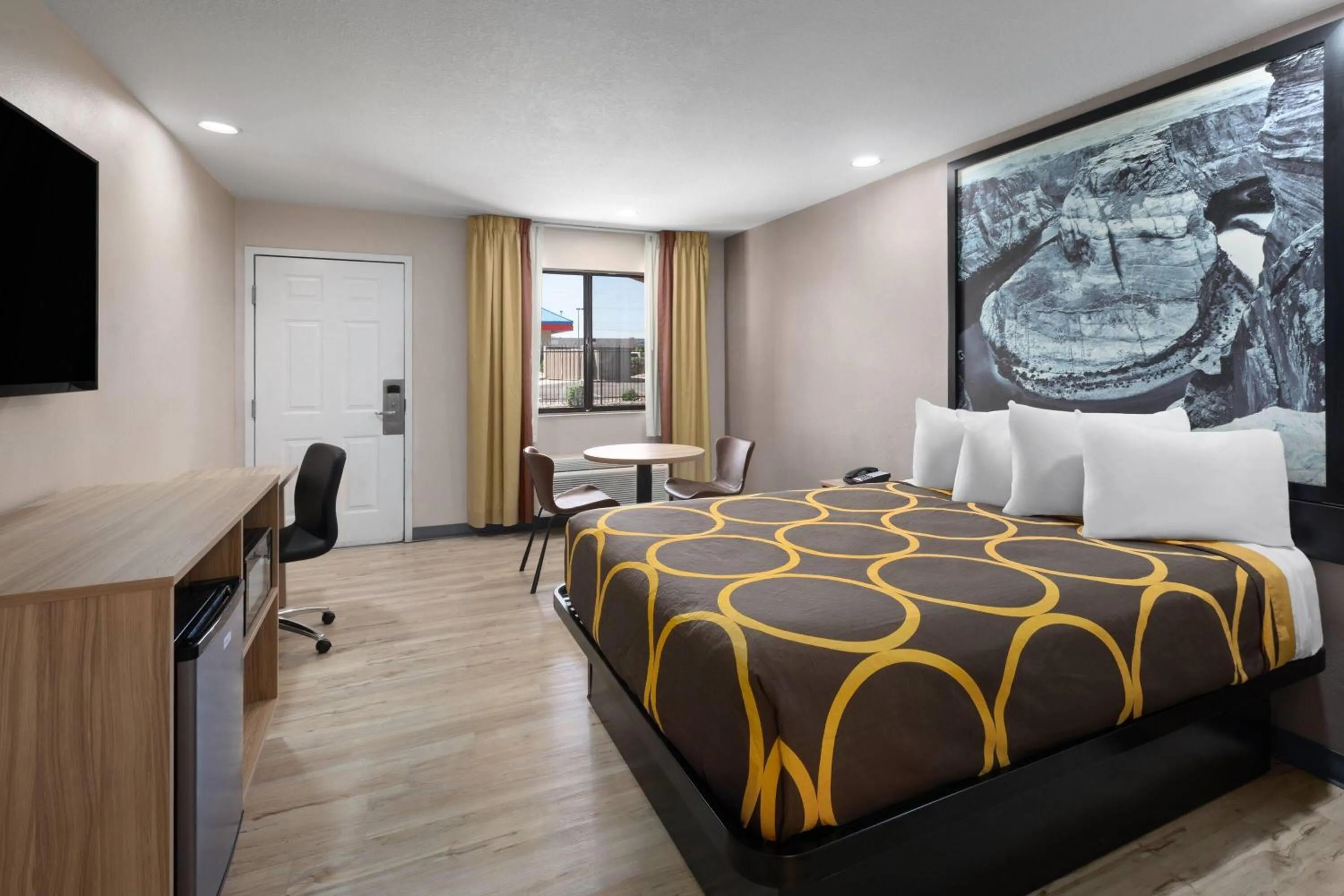 Photo of the whole room, Bed in Super 8 by Wyndham Tucson/Grant Road Area AZ