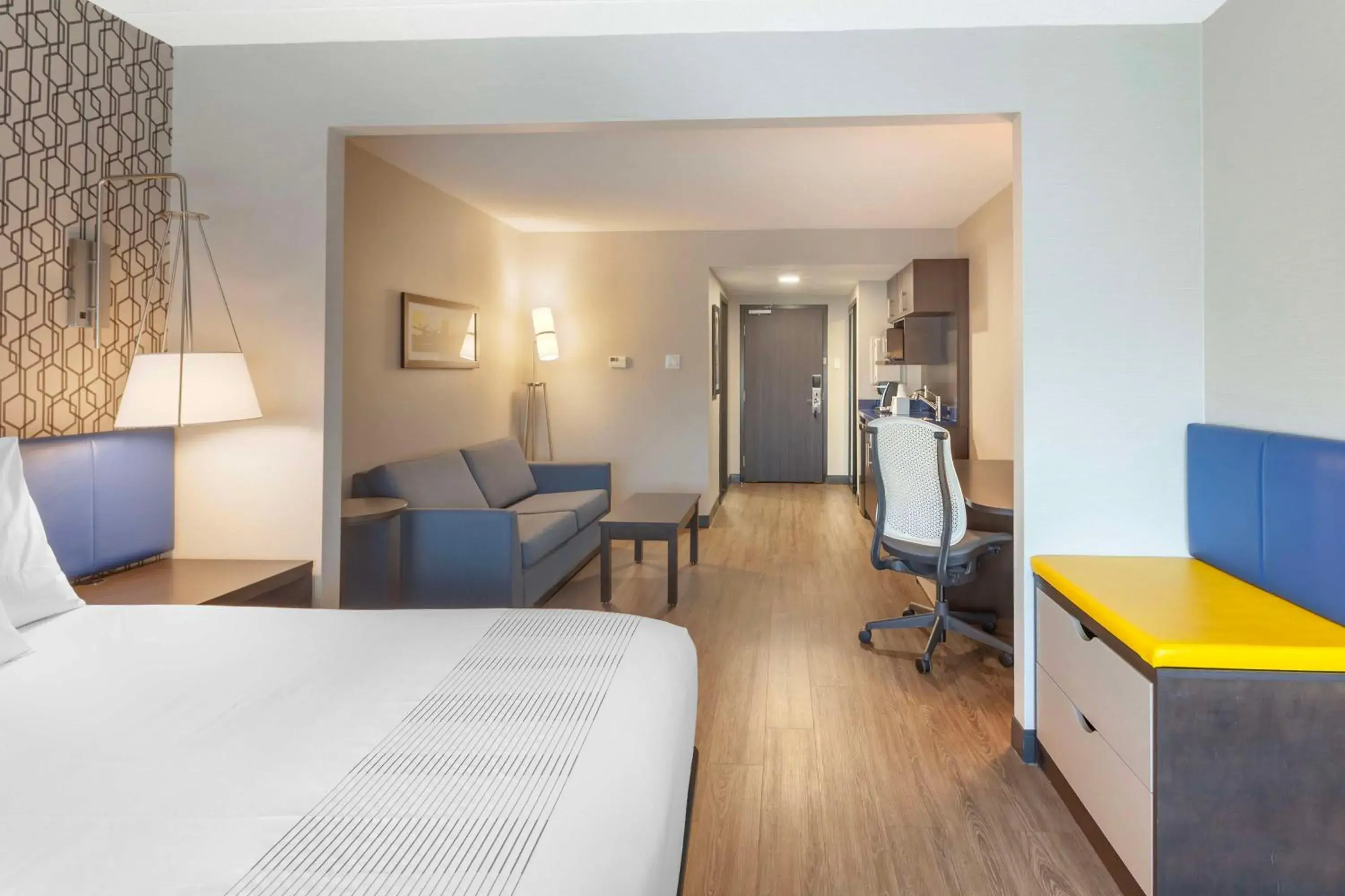 King Suite with Sofa Bed in GLō Best Western Mississauga Corporate Centre King Suite with Sofa Bed in GLō Best Western Mississauga Corporate Centre