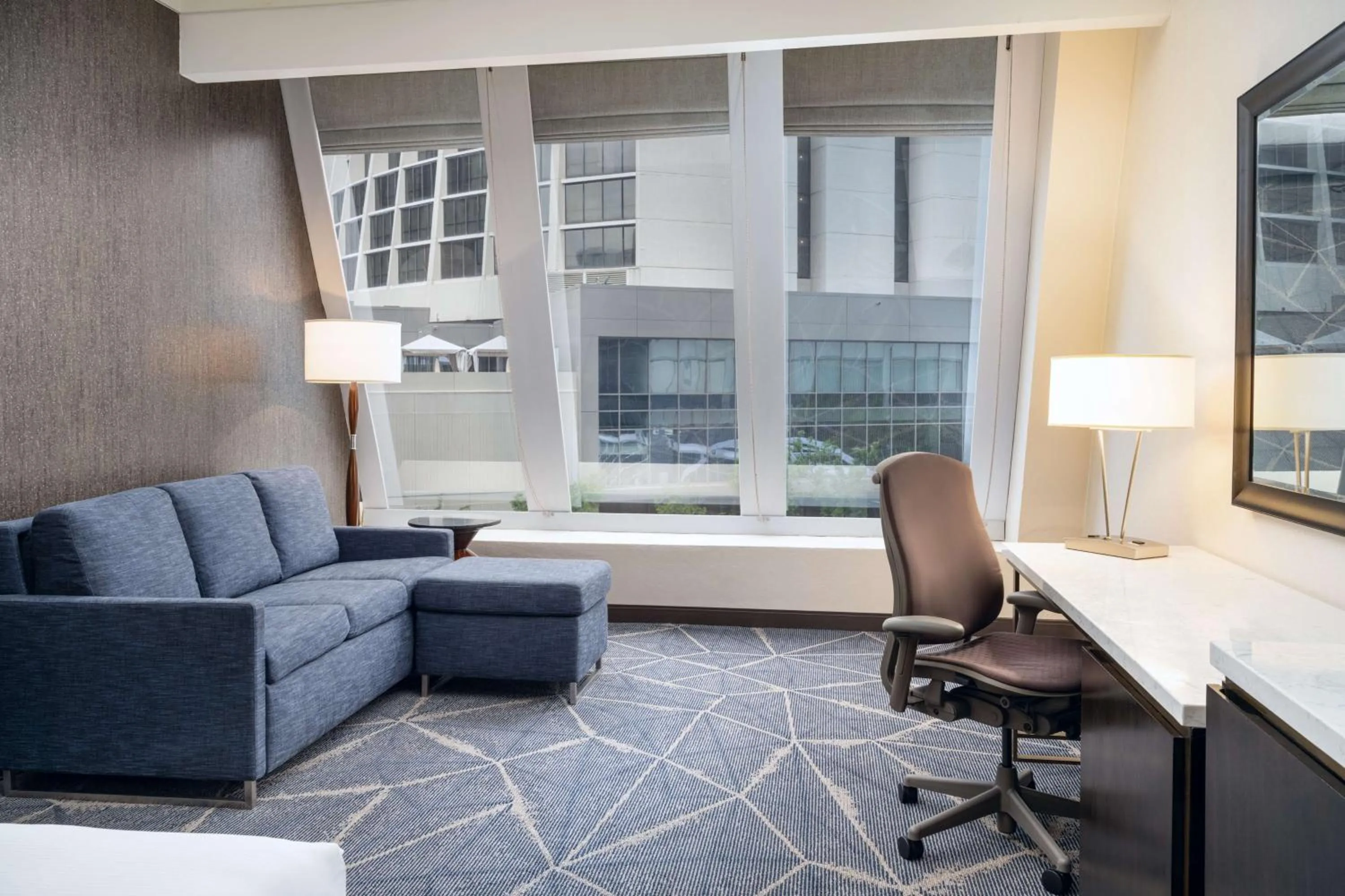 Living room in Hilton Atlanta